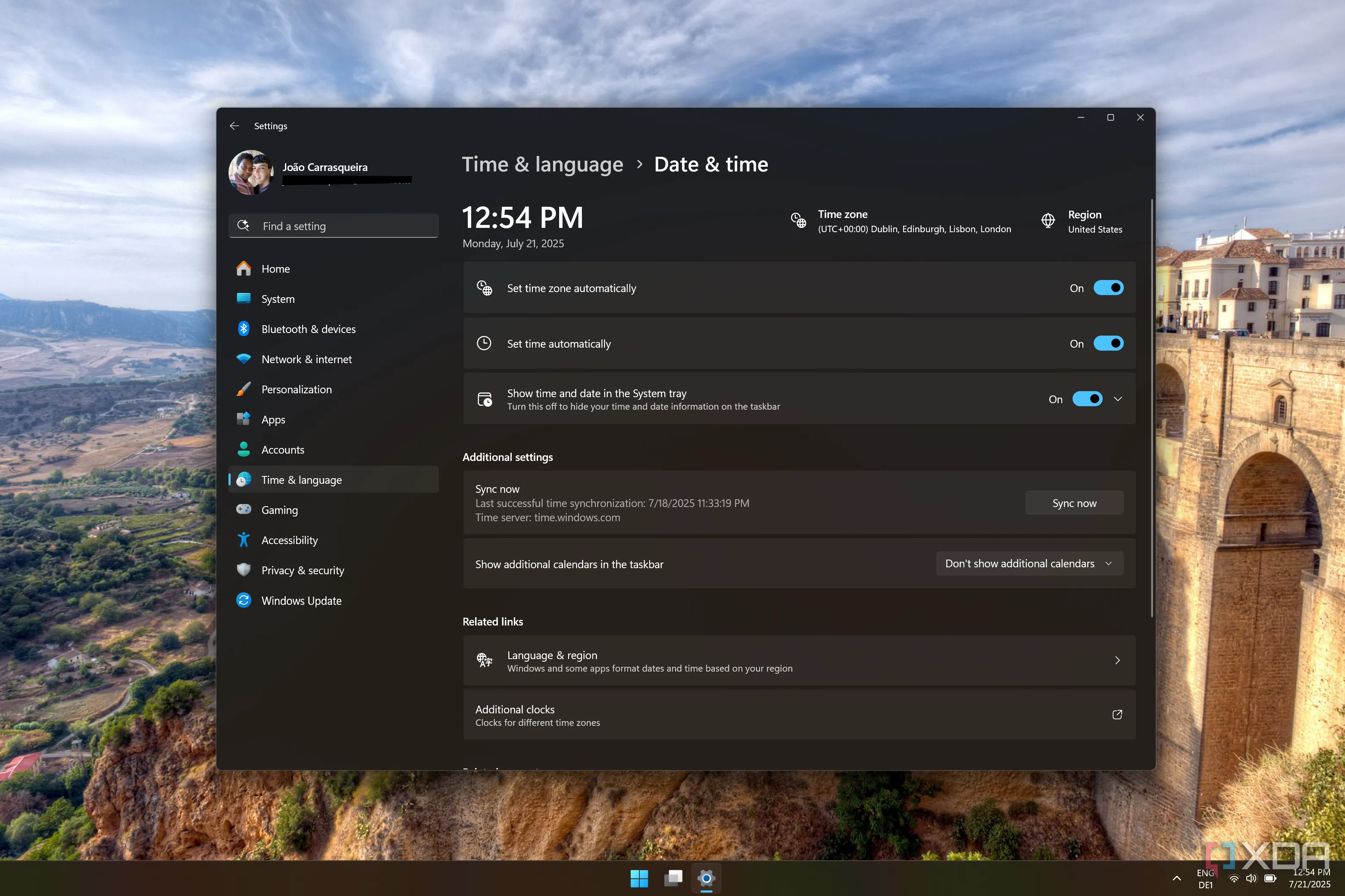 Cài đặt Ngày và Giờ trên Windows 11, hiển thị tùy chọn tự động chuyển múi giờ