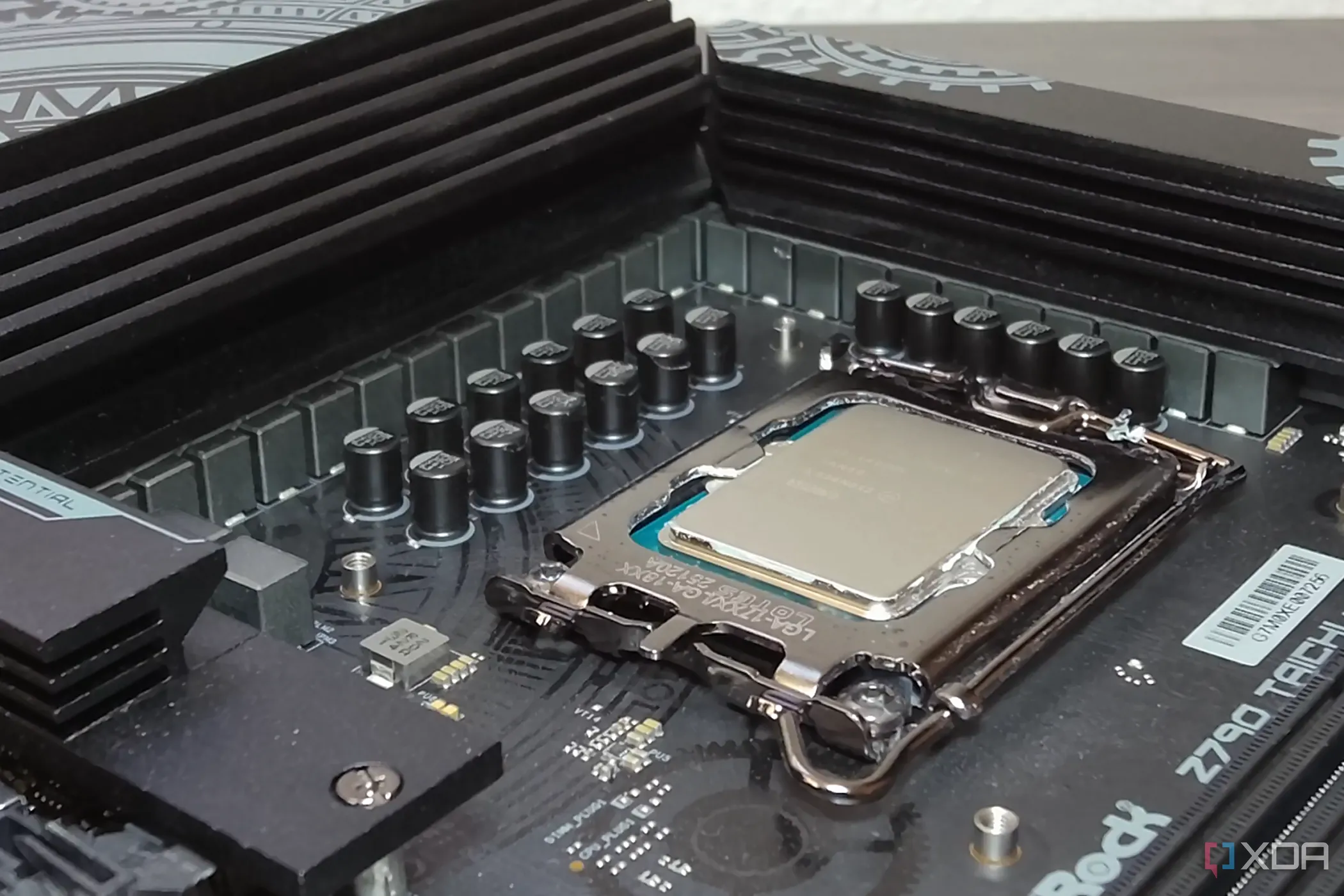 Cận cảnh các pha VRM trên bo mạch chủ Z790 Taichi Lite, minh họa thành phần cấp nguồn cho CPU.