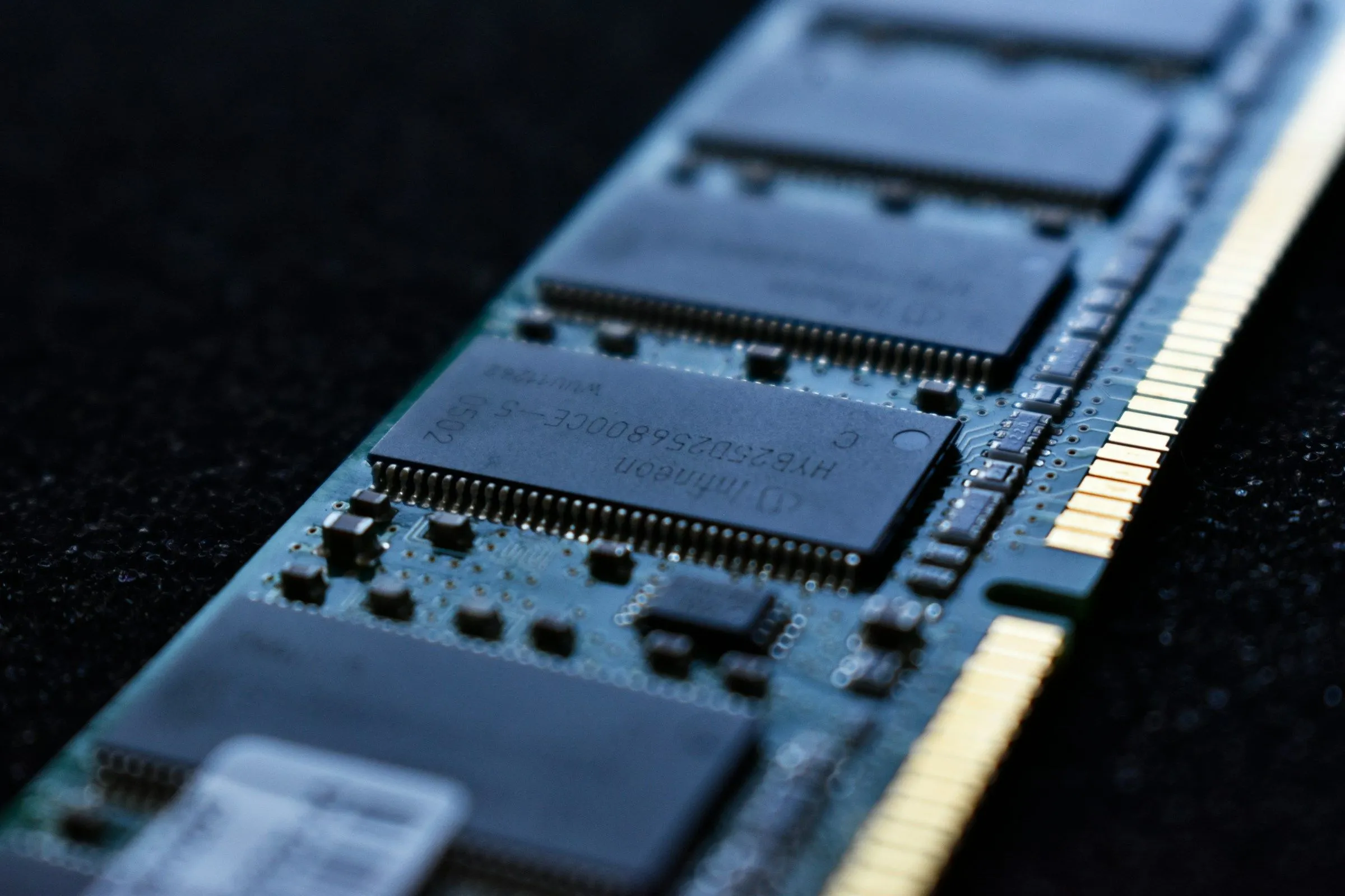 Cận cảnh một module RAM