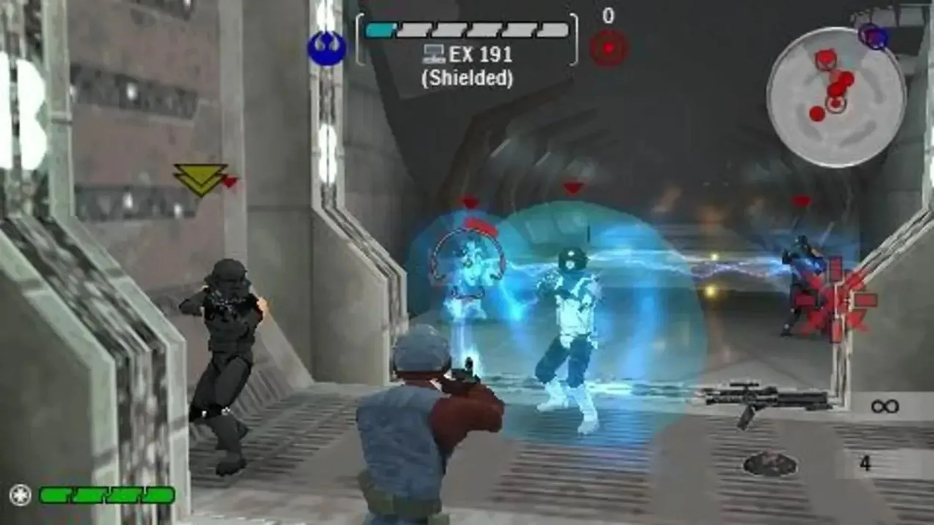 Cảnh chiến đấu trong game Star Wars Battlefront Renegade Squadron trên hệ máy PSP với các nhân vật và phương tiện
