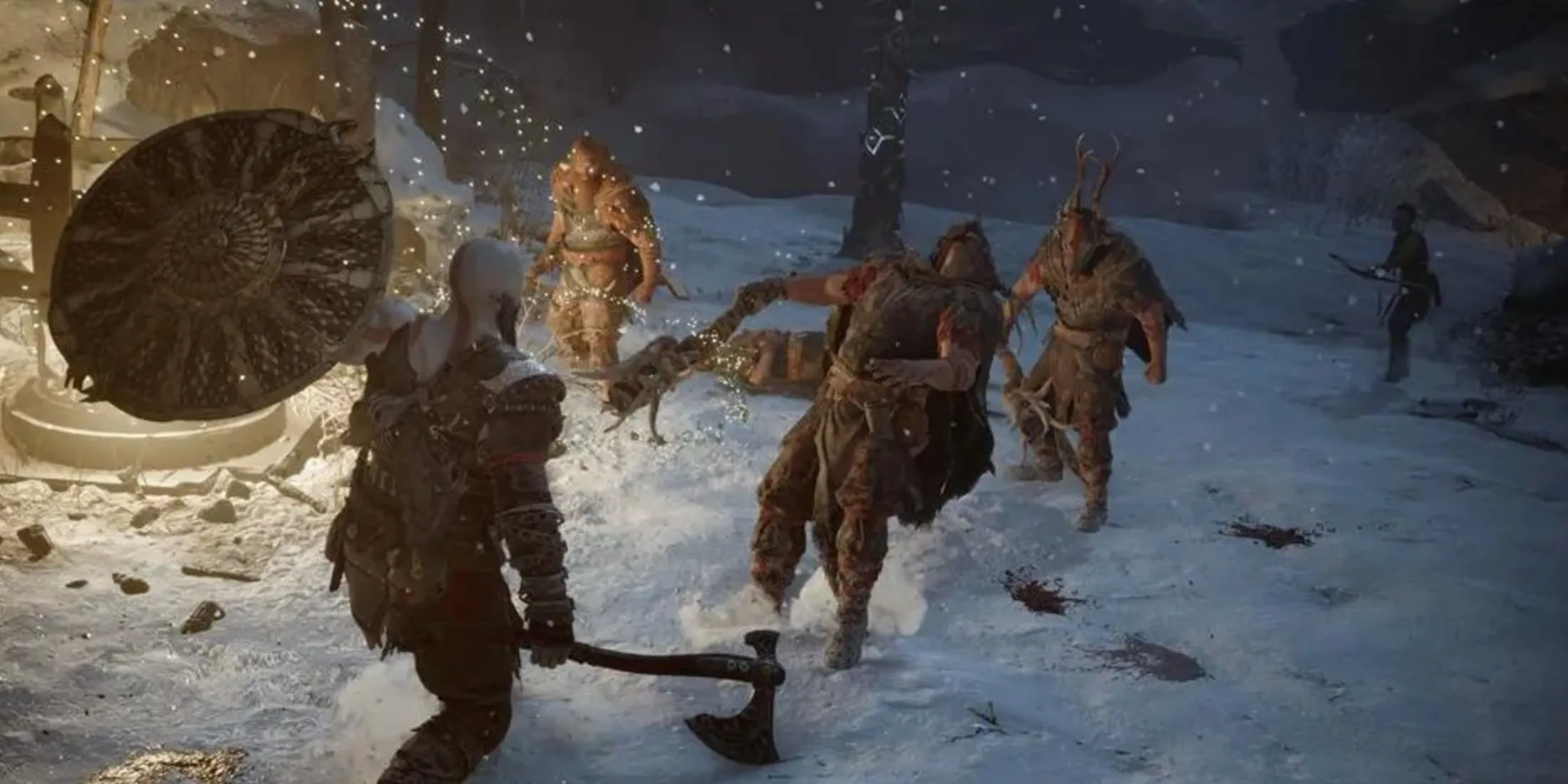 Cảnh Kratos và Atreus trong God of War Ragnarok trên đường phiêu lưu