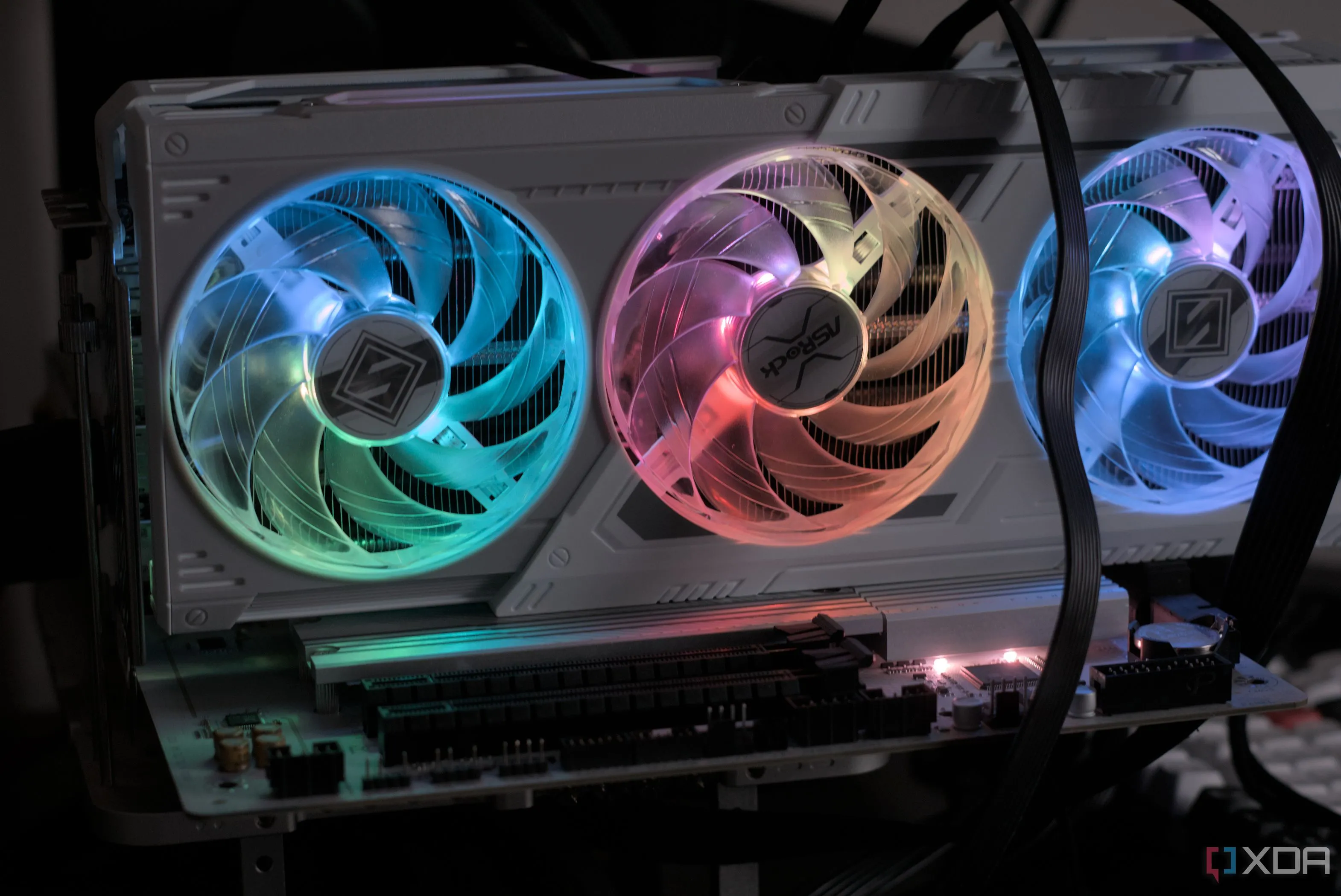 Card đồ họa AMD Radeon RX 9070 XT Steel Legend với đèn RGB sáng, sản phẩm cao cấp hỗ trợ FSR 4.