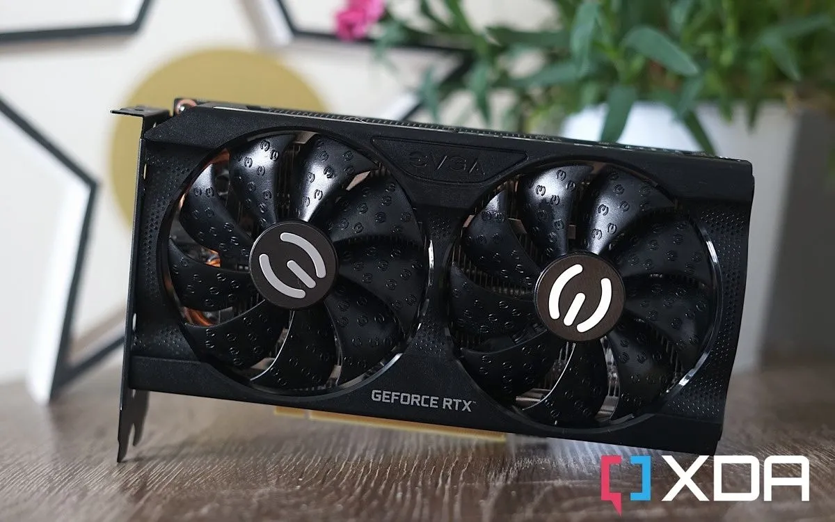 Card đồ họa EVGA GeForce RTX 3060, một ví dụ về GPU có thể kéo dài tuổi thọ nhờ tính năng Resizable BAR.