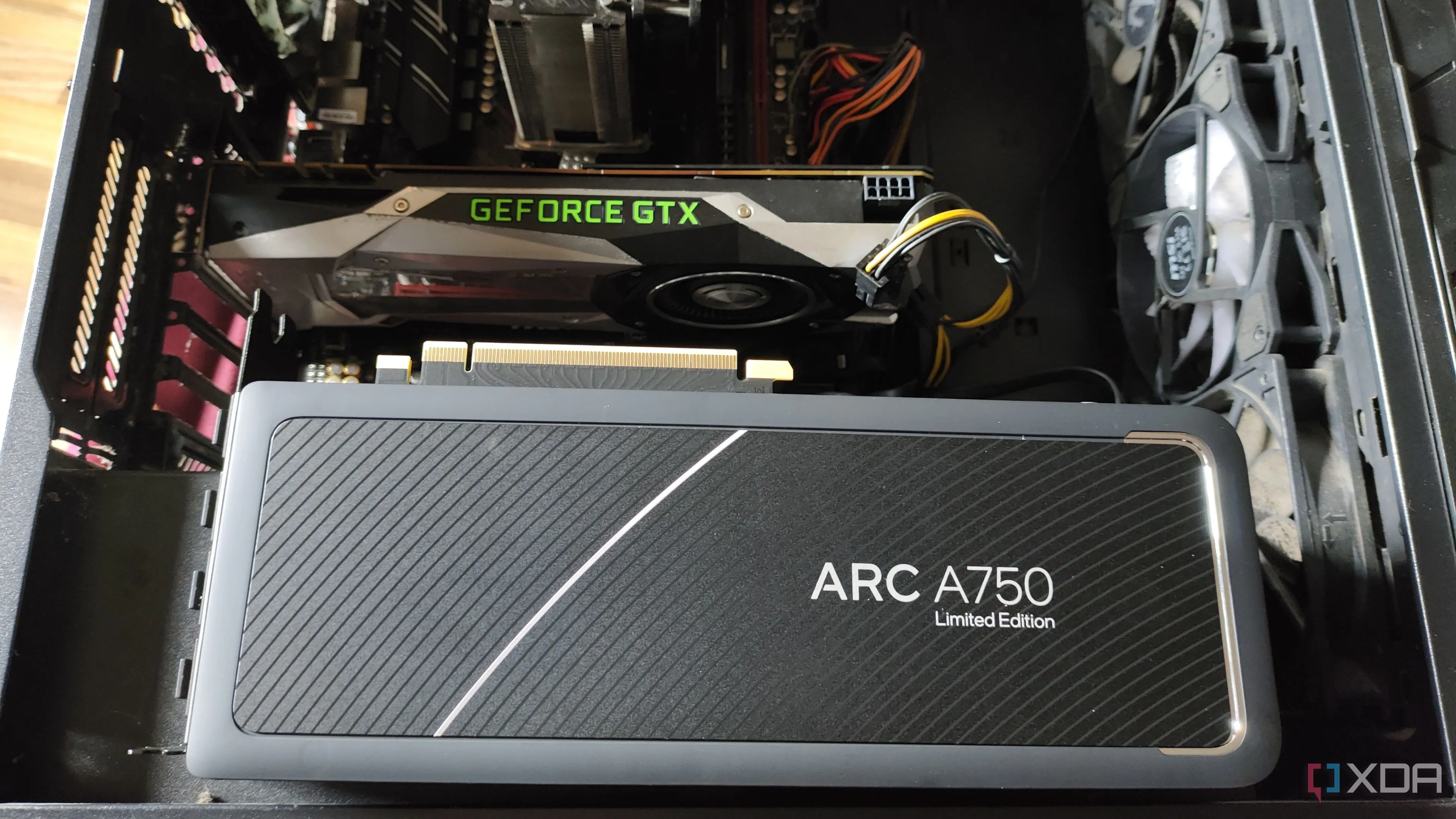 Card đồ họa Intel Arc A750 và GTX 1080 minh họa việc tối ưu GPU