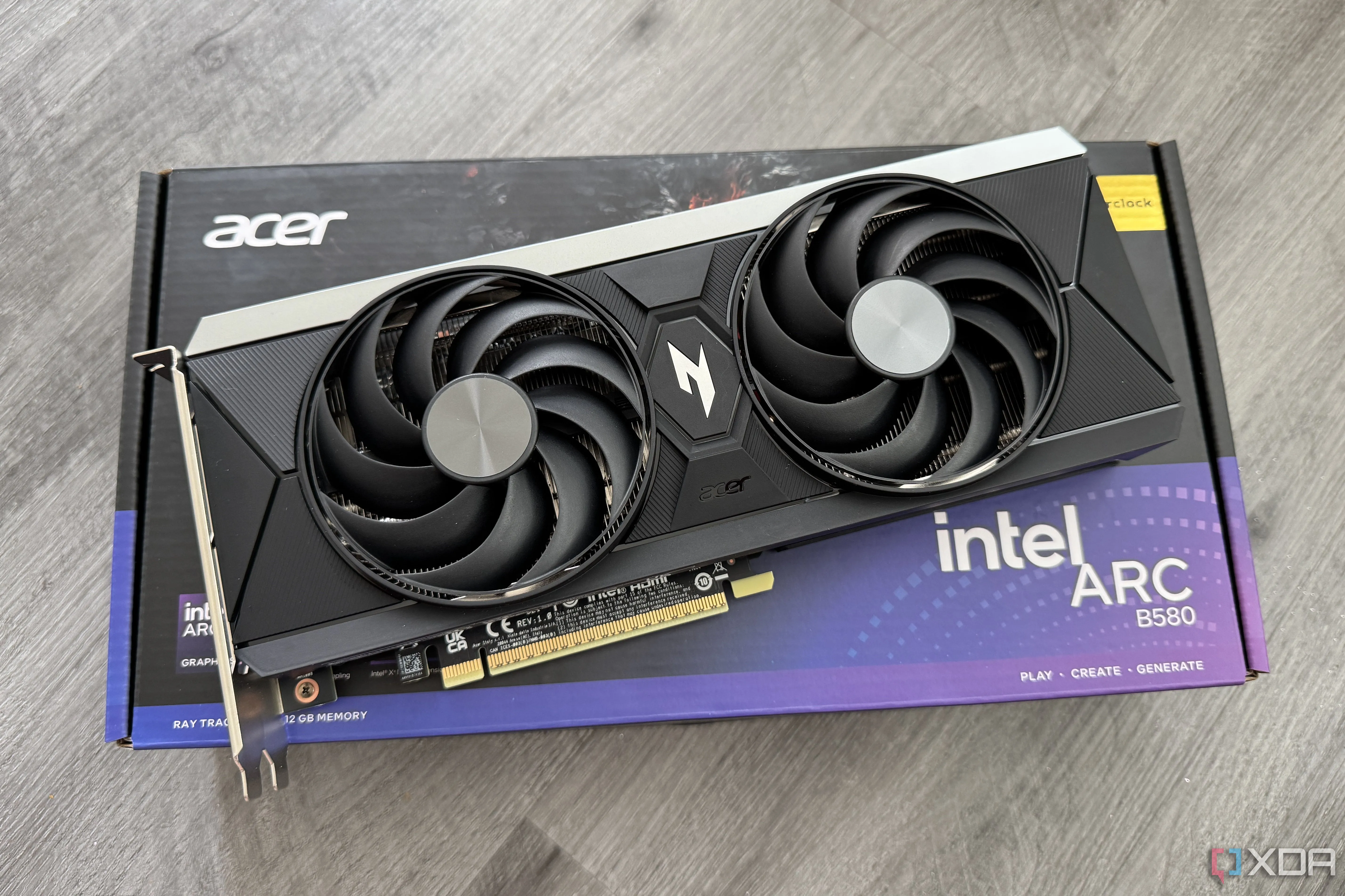 Card đồ họa Intel Arc B580, dùng chung kiến trúc BMG-G21 với Arc Pro B50 và B60