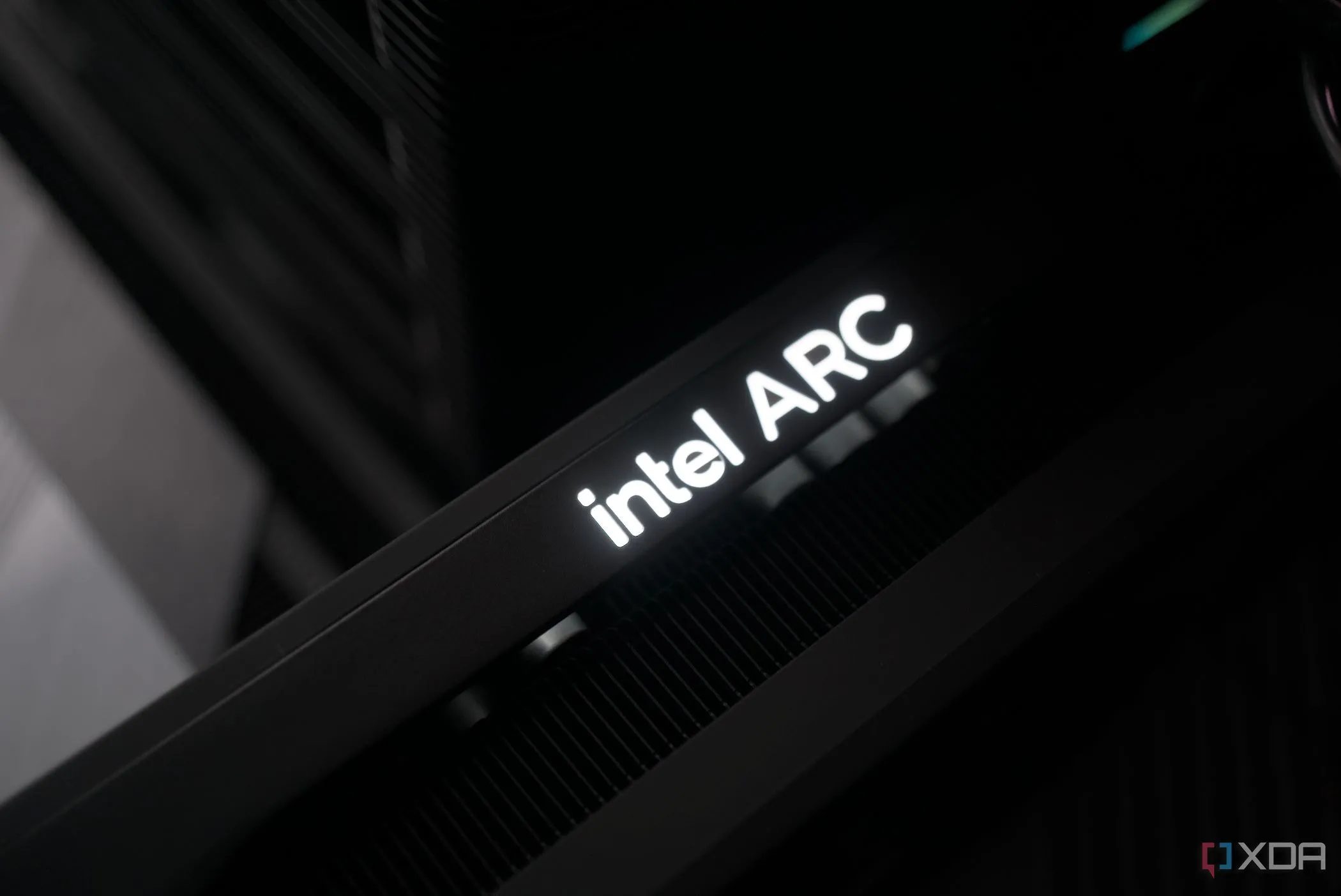 Card đồ họa Intel Arc B580 trong cấu hình máy tính chơi game