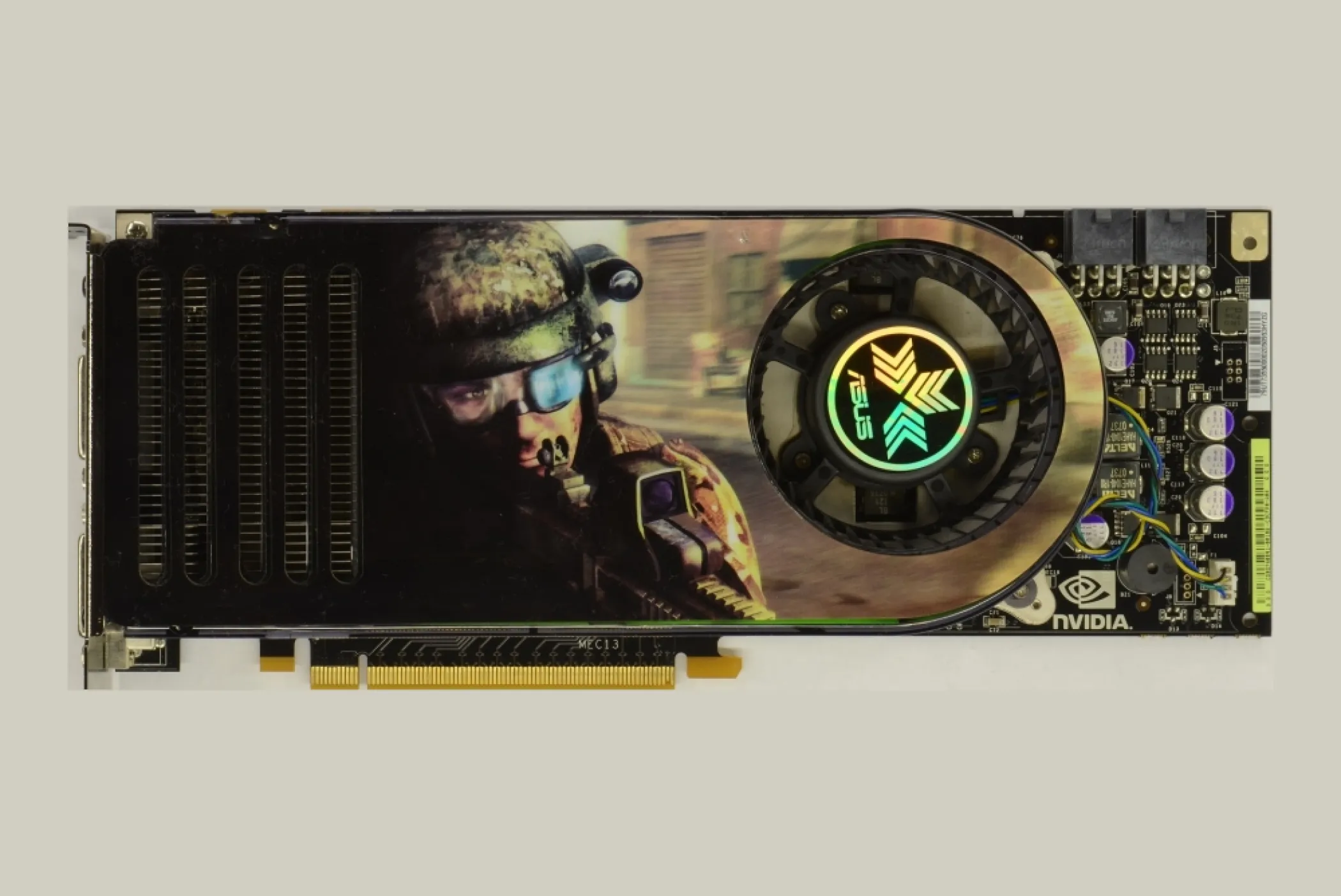 Card đồ họa Nvidia GeForce 8800 GTX, một biểu tượng của thời kỳ đầu PC gaming.