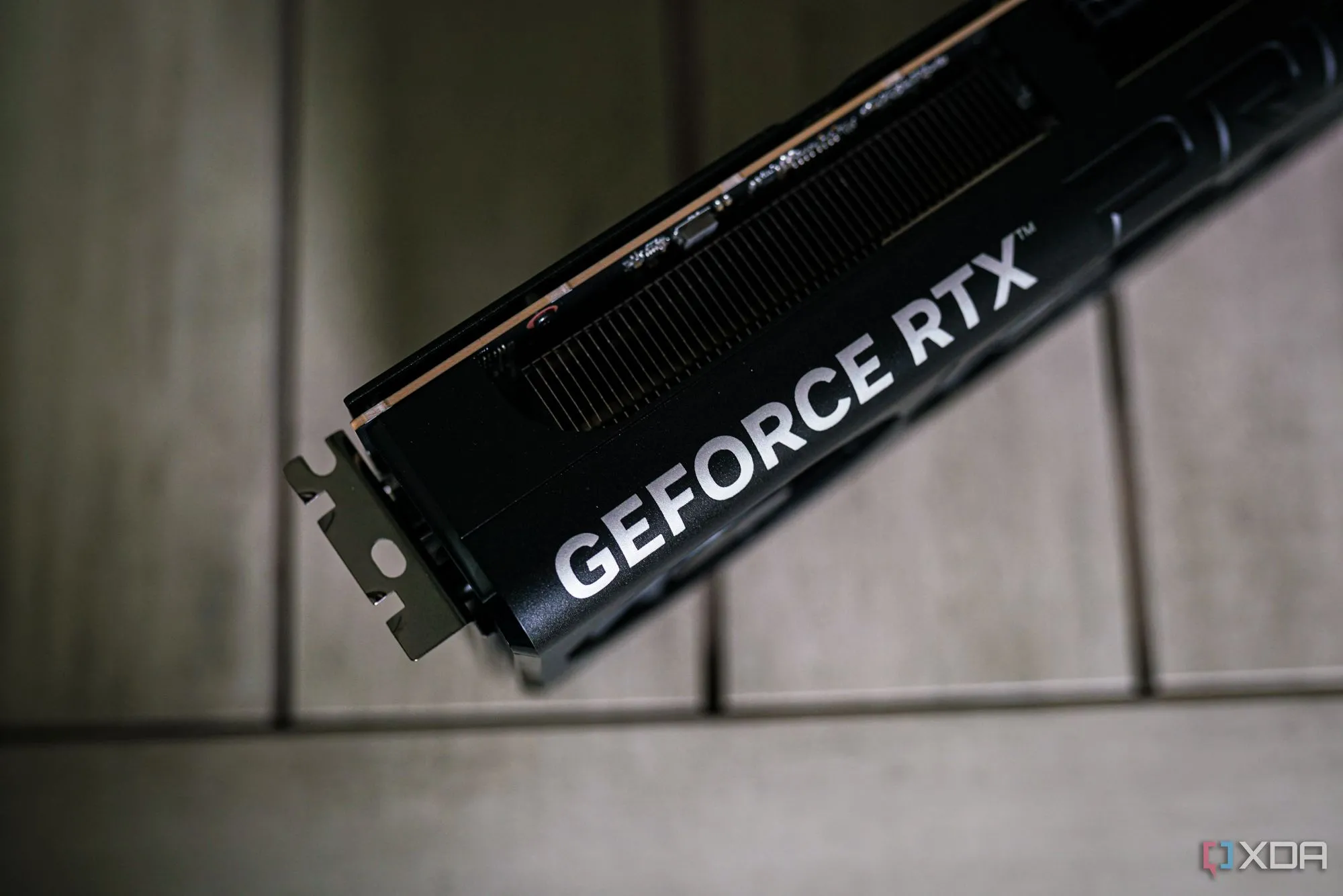 Card đồ họa NVIDIA GeForce RTX 5060 minh họa cho phần cứng gaming hiện đại