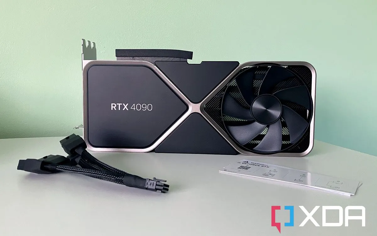 Card đồ họa NVIDIA RTX 4090 với các cổng kết nối và cáp nguồn, minh họa yêu cầu công suất điện lớn của card.