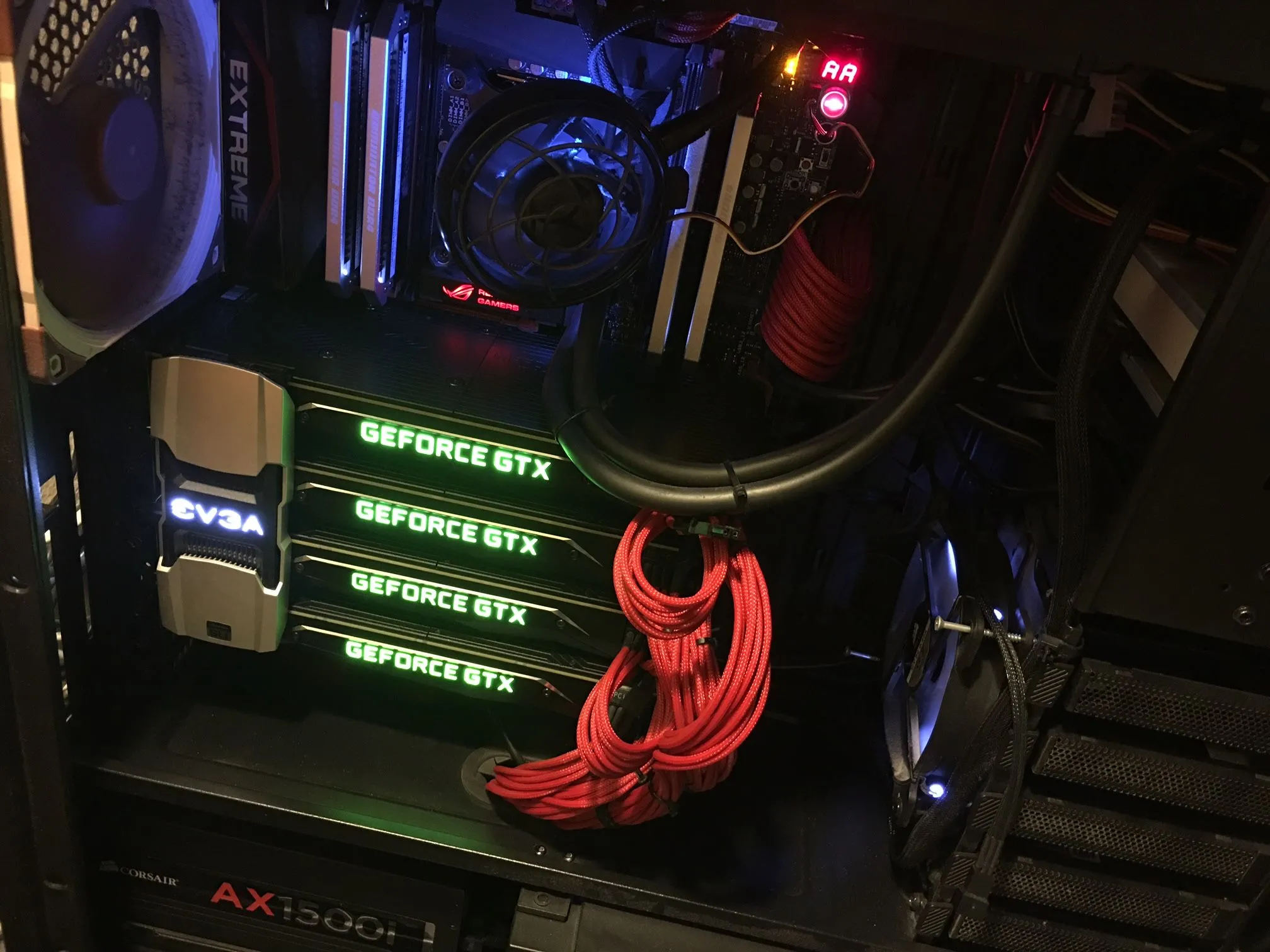 Cấu hình máy tính chơi game với bốn card đồ họa GTX Titan X Pascal chạy SLI, minh họa giải pháp GPU kép cho PhysX