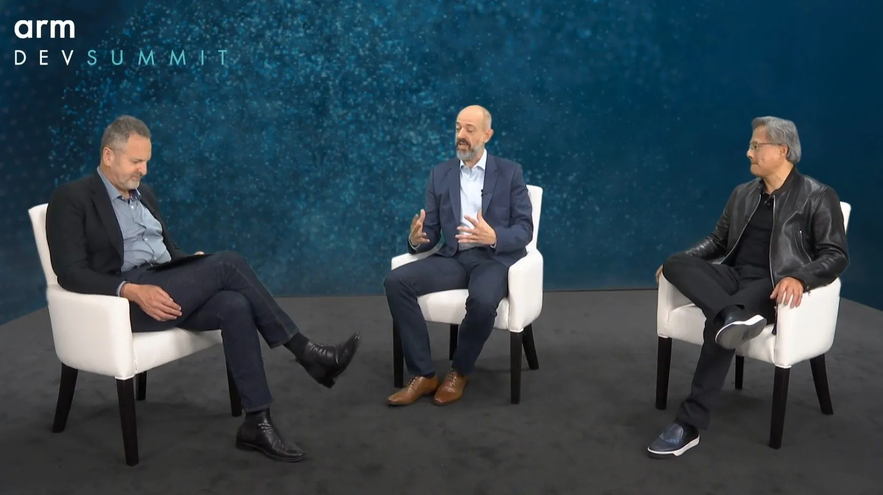 CEO Nvidia và ARM trong cuộc đàm phán sáp nhập trị giá 40 tỷ USD bị FTC chặn