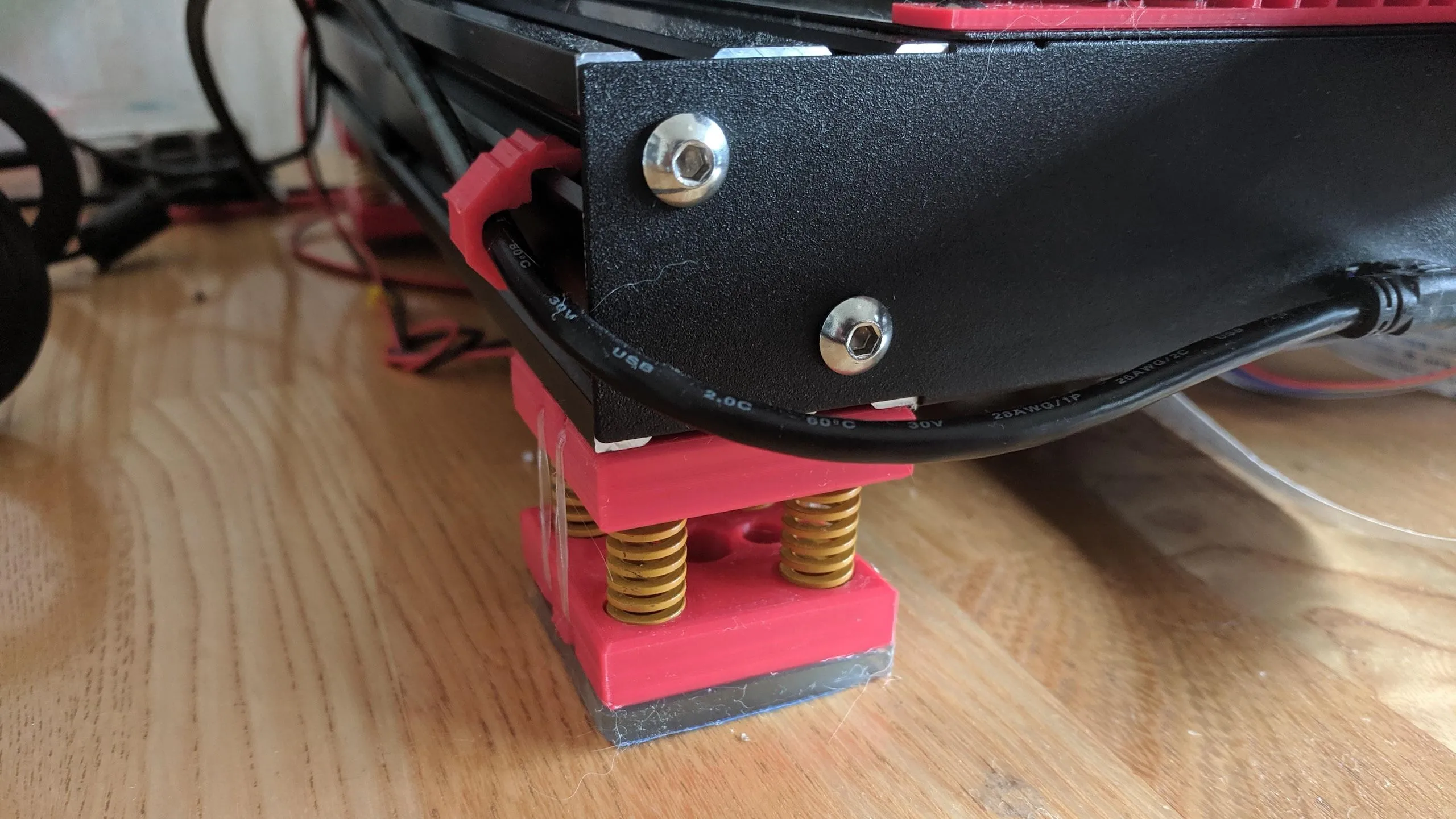 Chân đế giảm chấn cho máy in 3D được tạo ra từ các sản phẩm in TPU bị lỗi, giúp giảm rung động hiệu quả