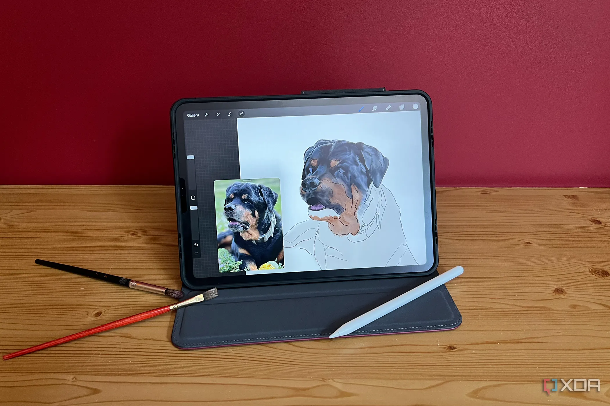 Chiếc iPad cũ đang chạy ứng dụng Procreate, minh họa tiềm năng tái sử dụng thiết bị làm khung ảnh kỹ thuật số với ImmichFrame