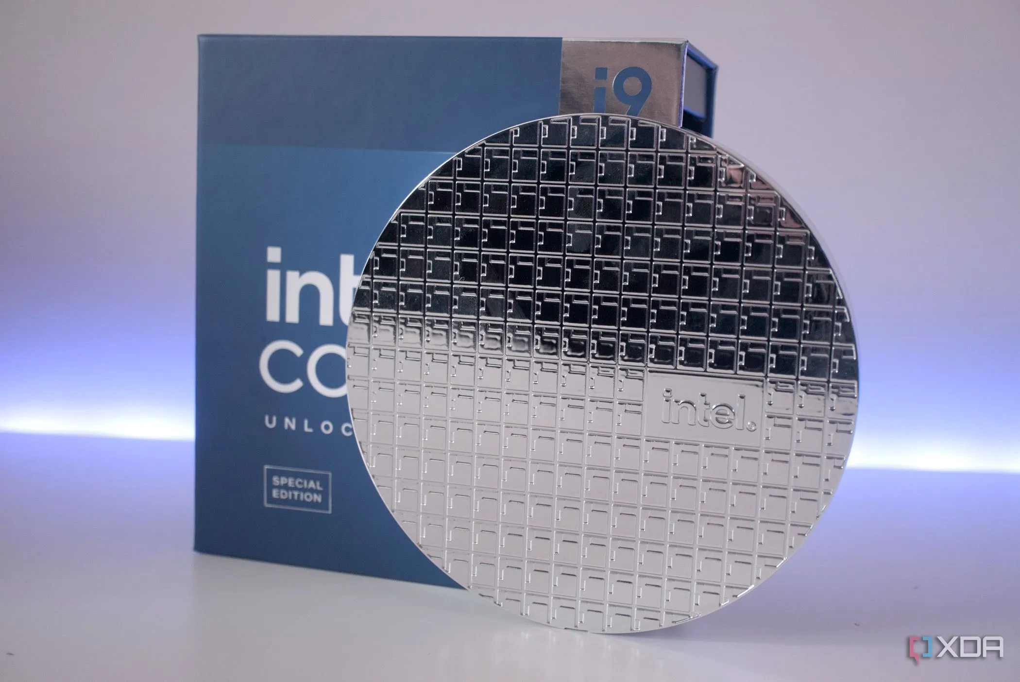 Chip Intel Core i9-14900KS với số nhân hiệu năng cao, đại diện cho xu hướng tăng nhân