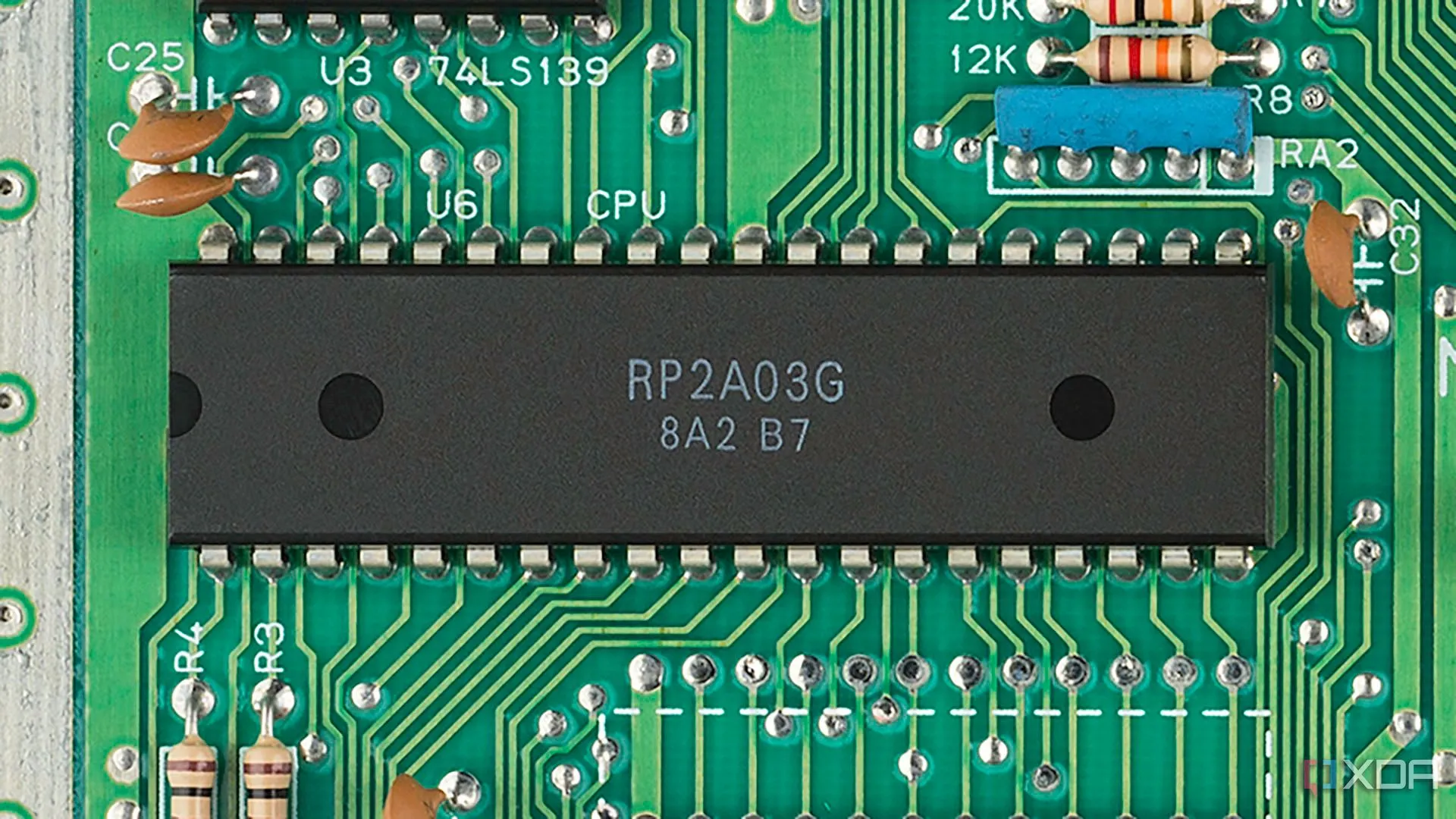 Chip Ricoh 6502 CPU, bộ vi xử lý trung tâm của máy chơi game Nintendo NES