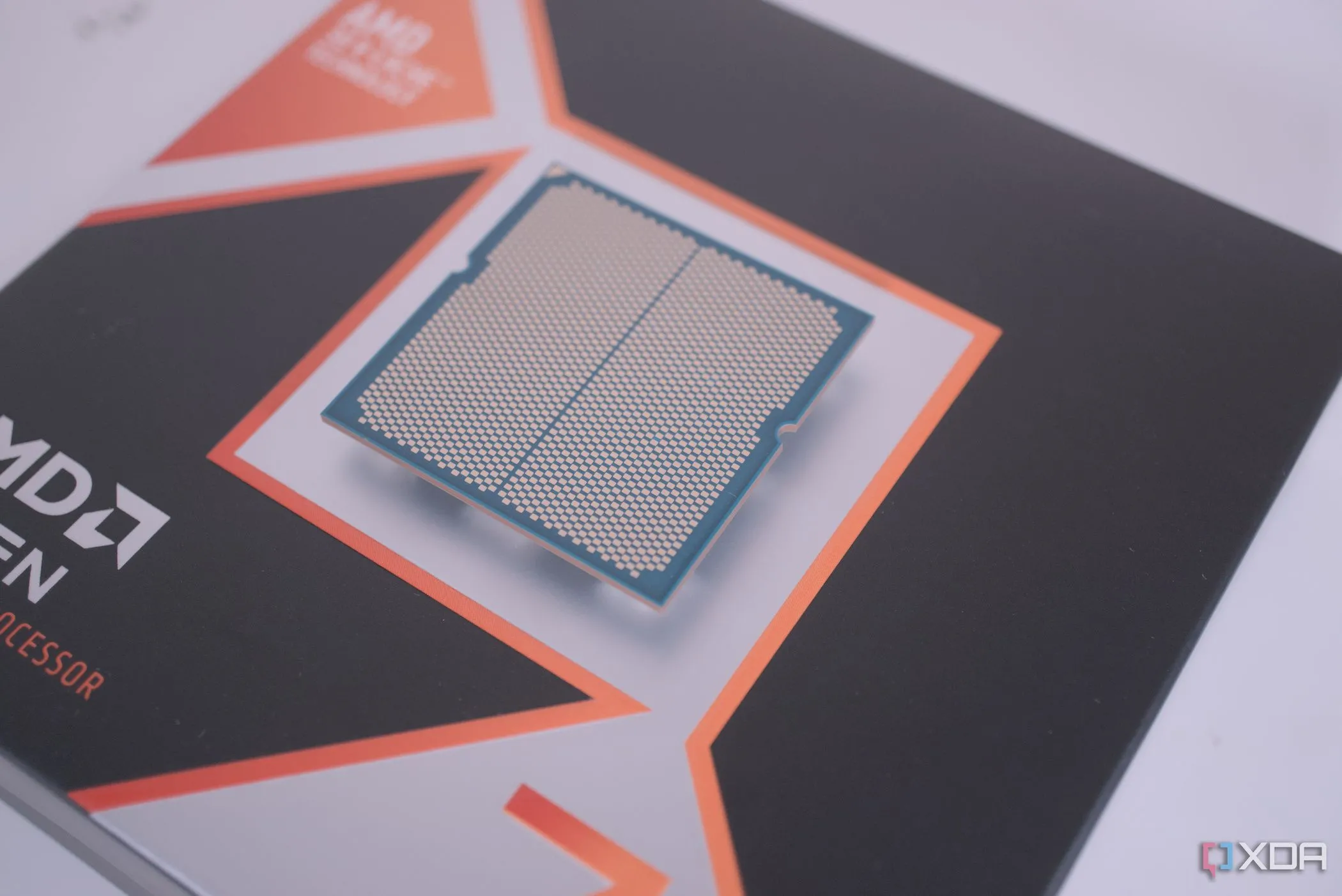 Chip xử lý AMD Ryzen 7 9800X3D hiệu năng cao với công nghệ 3D V-Cache