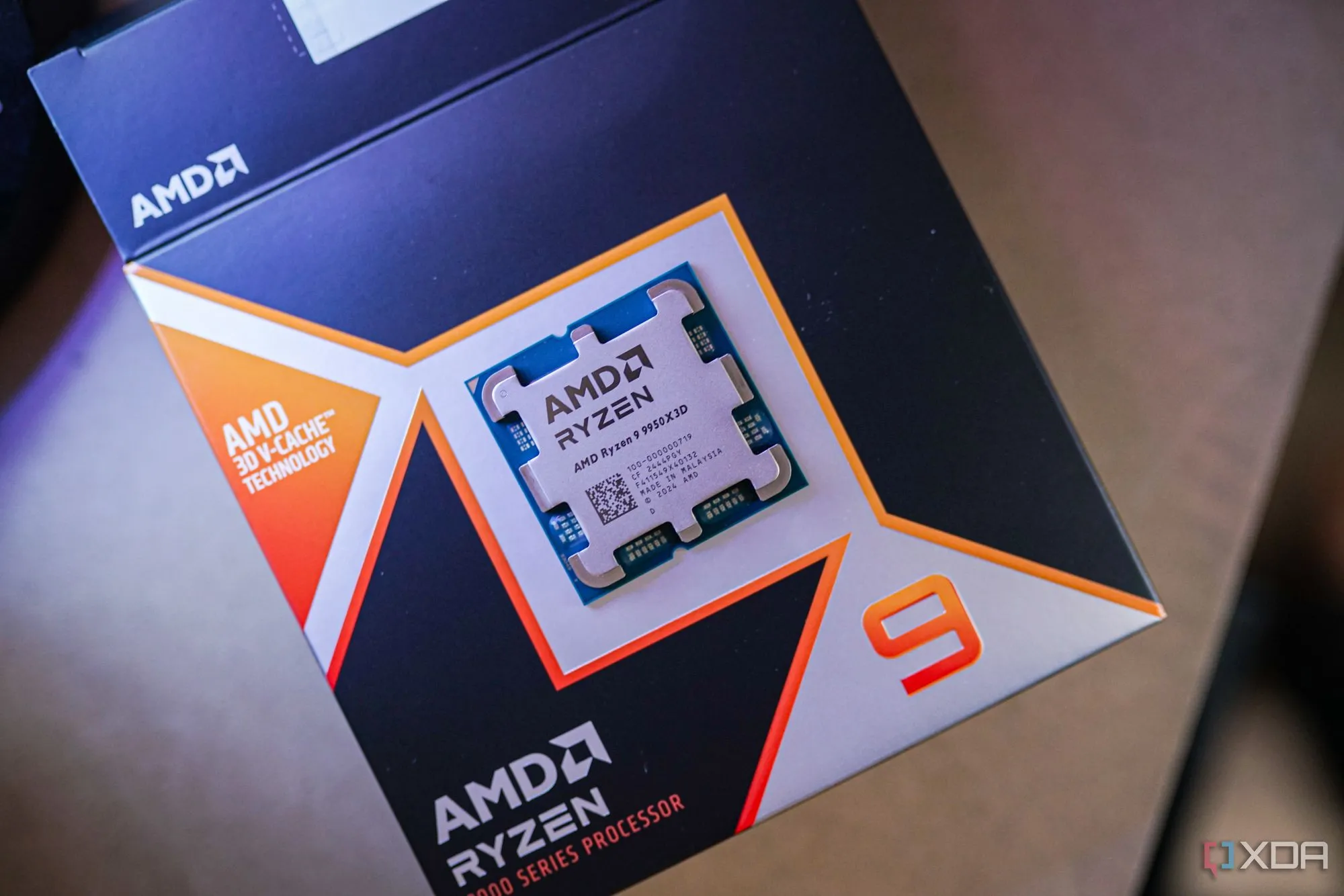 Chip xử lý AMD Ryzen trên hộp, đại diện cho sức mạnh và tiềm năng ép xung của CPU AMD.