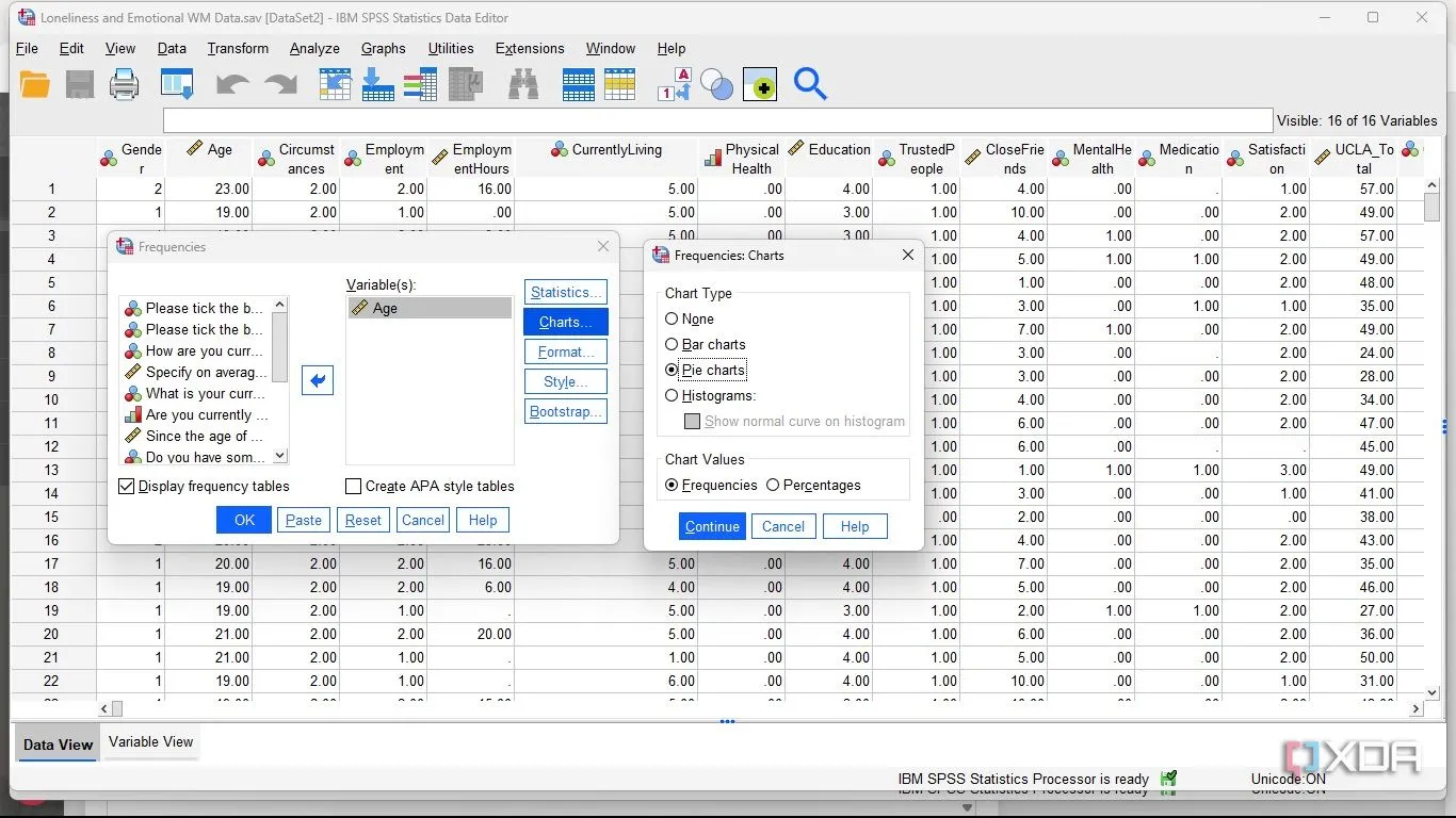 Chọn loại biểu đồ tròn hoặc biểu đồ cột từ tùy chọn Charts trong SPSS