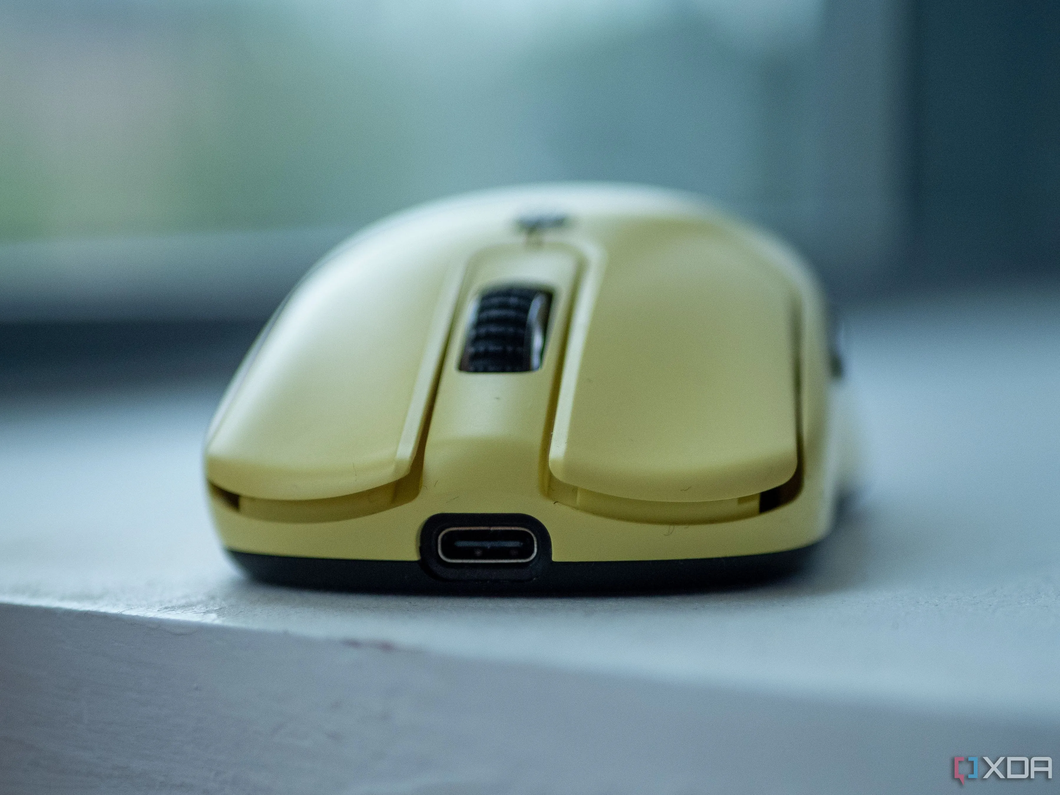 Chuột gaming Vaxee XE-S không dây, một trong những lựa chọn hàng đầu cho game thủ CS2 để đạt độ chính xác cao.