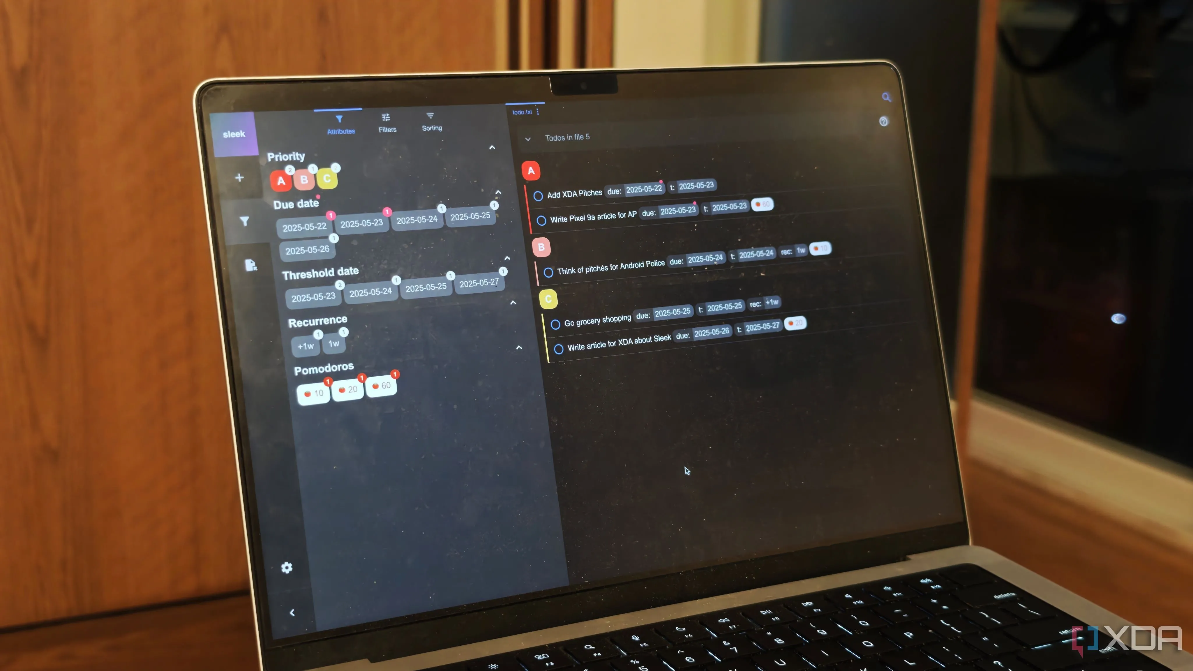 Clibu Notes với giao diện gọn gàng trên màn hình máy Mac, thể hiện các khung làm việc chính và khả năng ghi chú