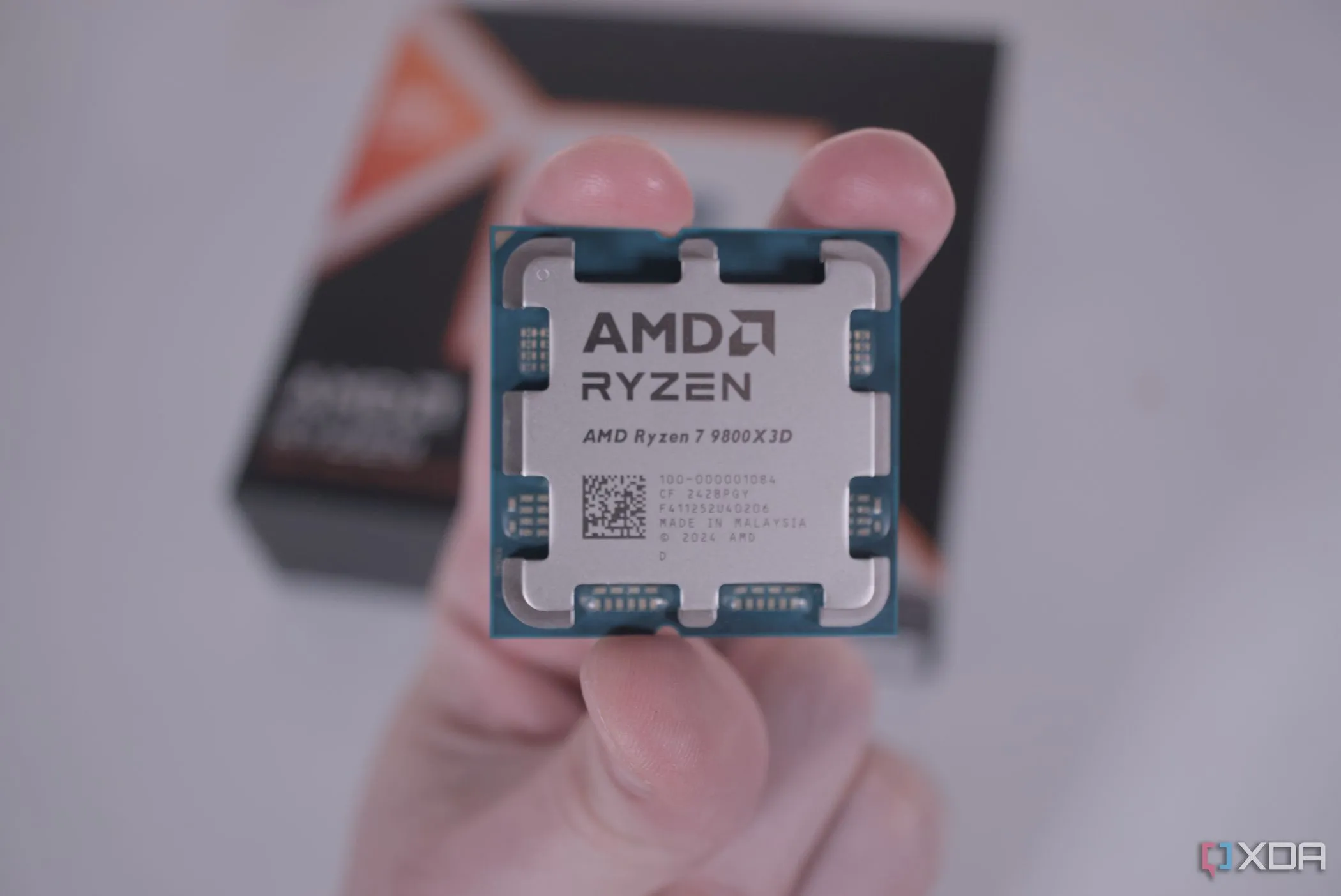 CPU AMD Ryzen 7 9800X3D, biểu tượng cho sự phục hồi và vị thế dẫn đầu của AMD trong gaming
