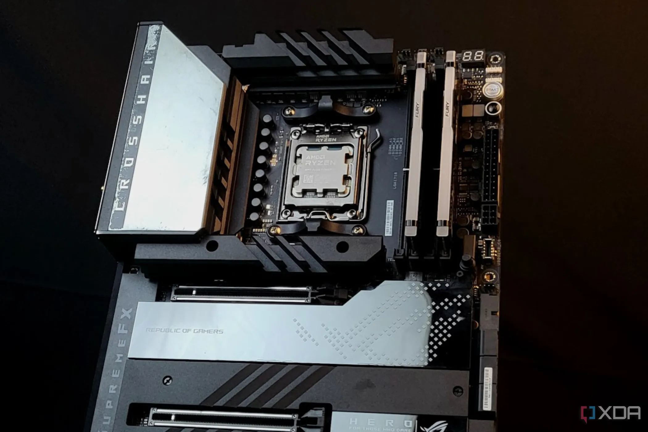 CPU AMD Ryzen trên bo mạch chủ AM4, tượng trưng cho nền tảng phần cứng mà nhiều game thủ đang sở hữu.