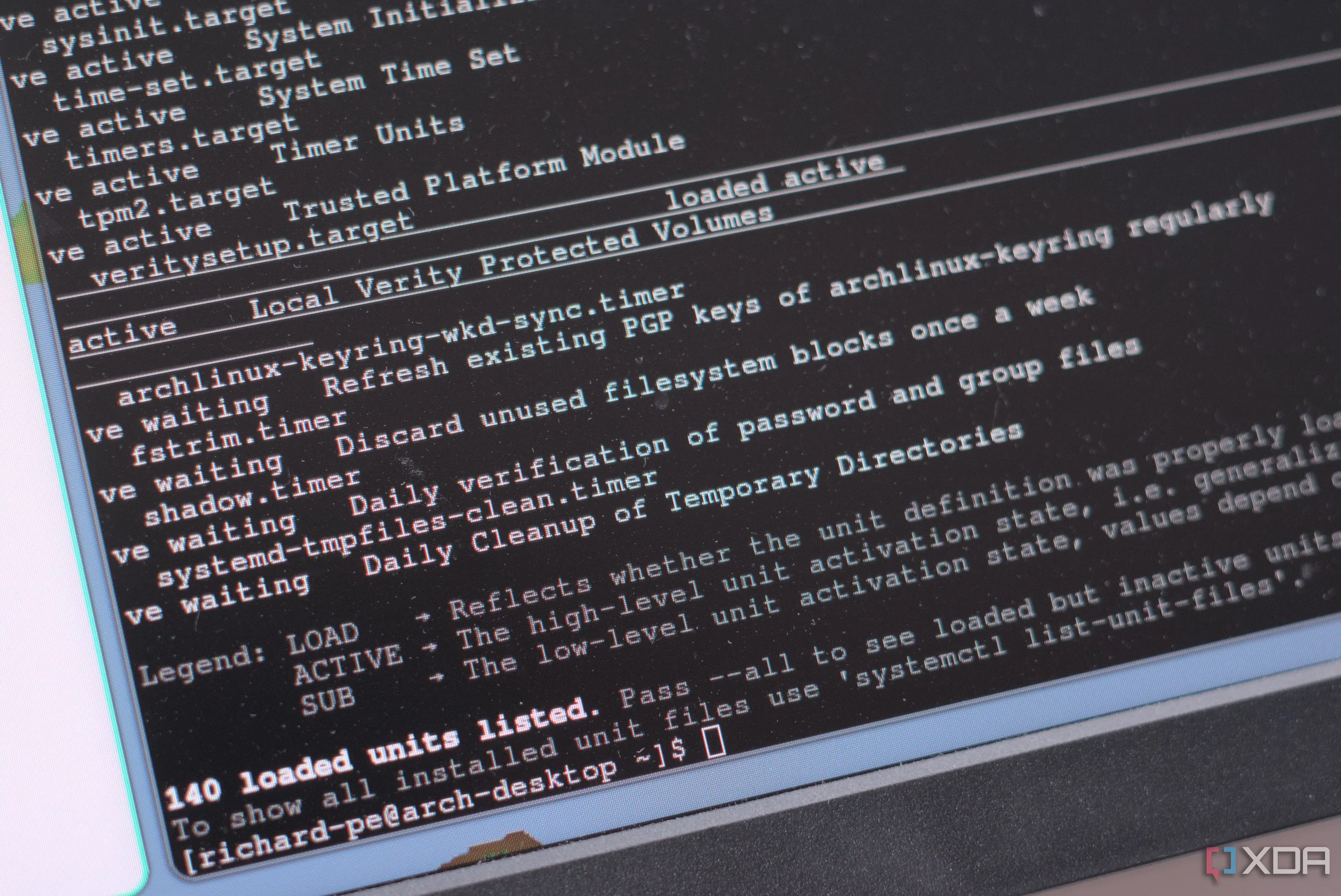 Danh sách các dịch vụ systemd đang hoạt động, minh họa cách ly tiến trình an toàn