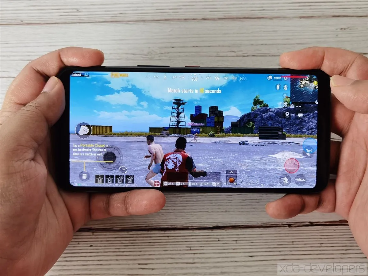 Điện thoại ASUS ROG Phone 3 với các tính năng chơi game chuyên dụng, đại diện cho mobile gaming