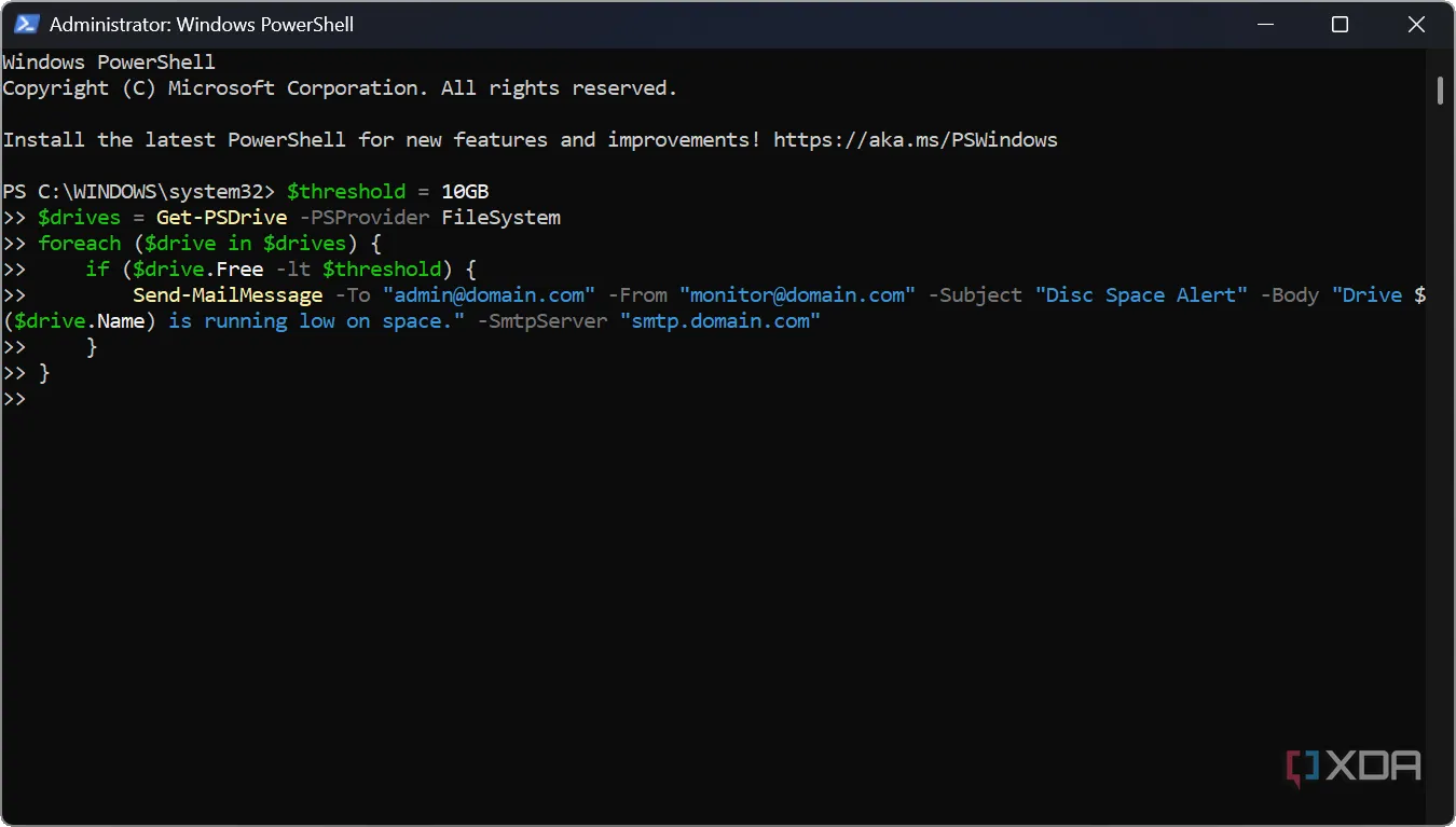 Đoạn script PowerShell theo dõi dung lượng ổ đĩa và cảnh báo khi sắp đầy, ví dụ về tự động hóa bảo trì hệ thống