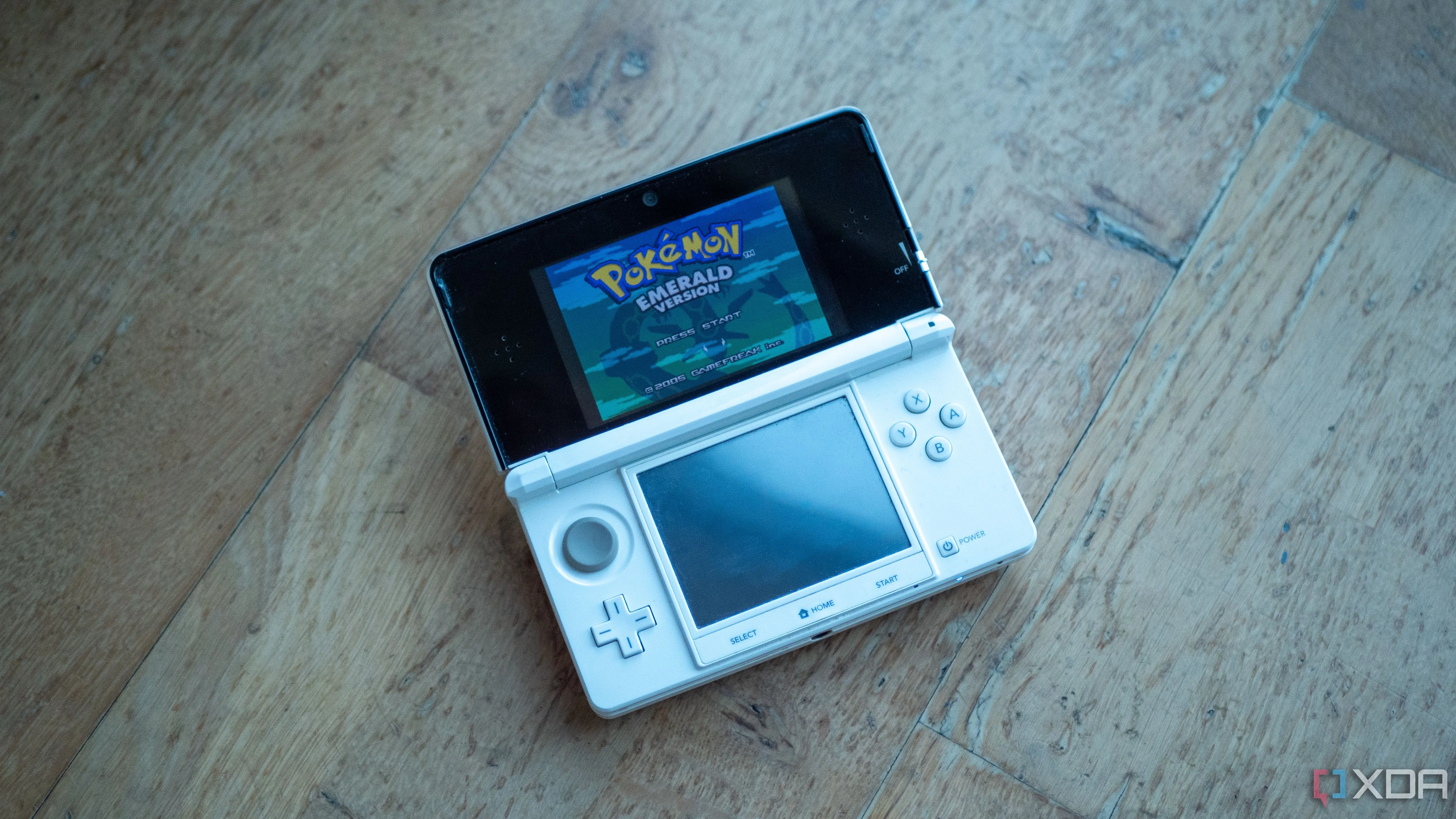 Game Pokemon Emerald trên hệ máy Nintendo 3DS với giao diện console ảo
