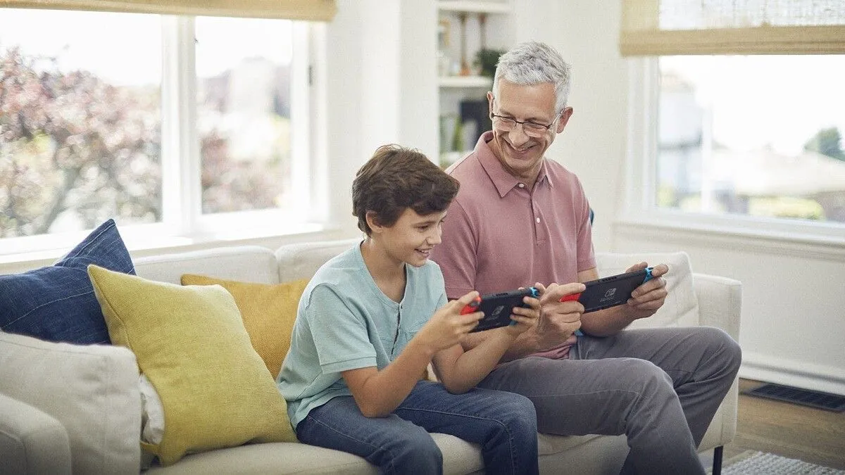 Gia đình cùng nhau chơi game trên Nintendo Switch, thể hiện tính thân thiện với mọi lứa tuổi