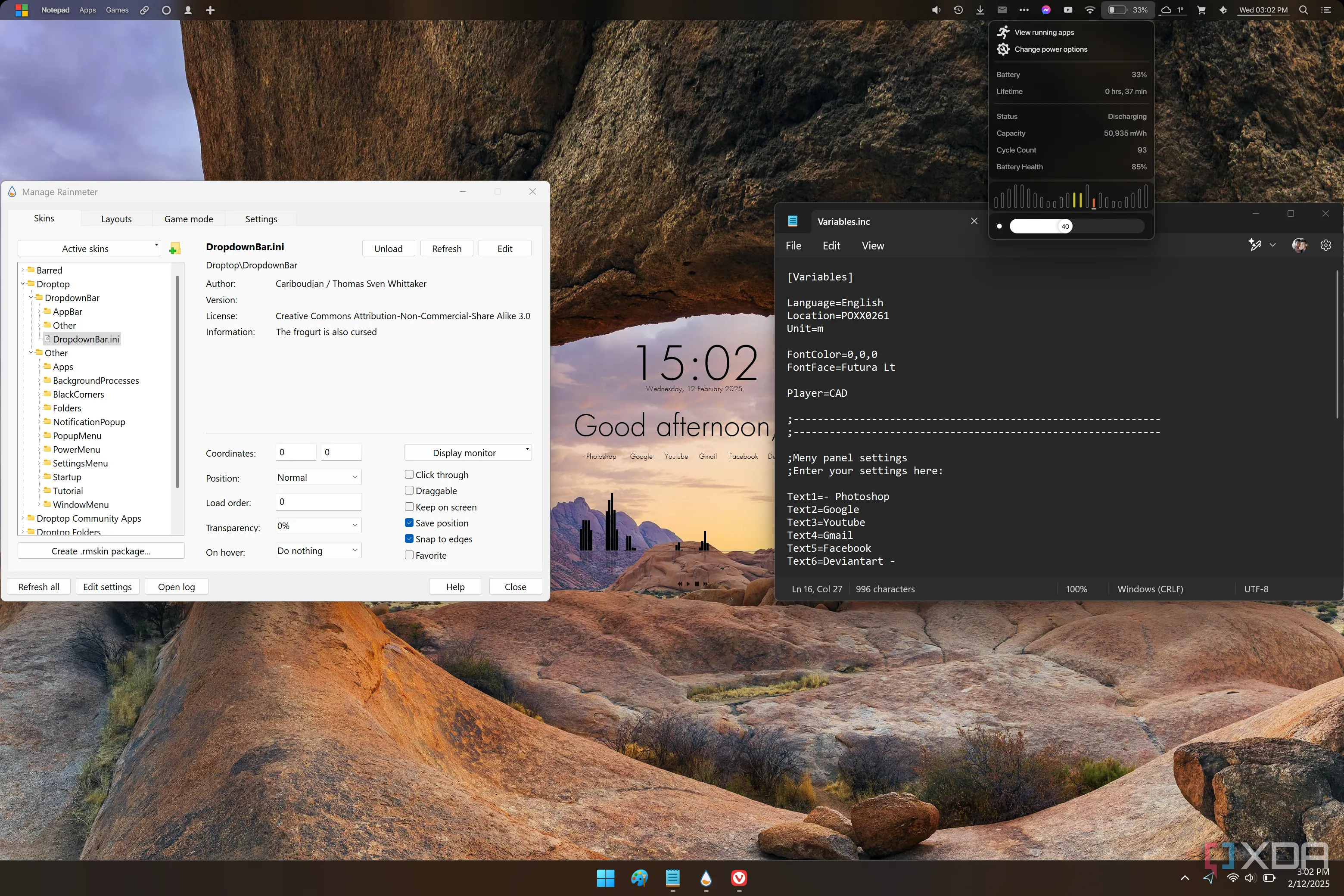 Giao diện desktop Windows 11 hiển thị các skin Rainmeter, cửa sổ quản lý cấu hình và file .ini cho phép tùy chỉnh sâu các widget