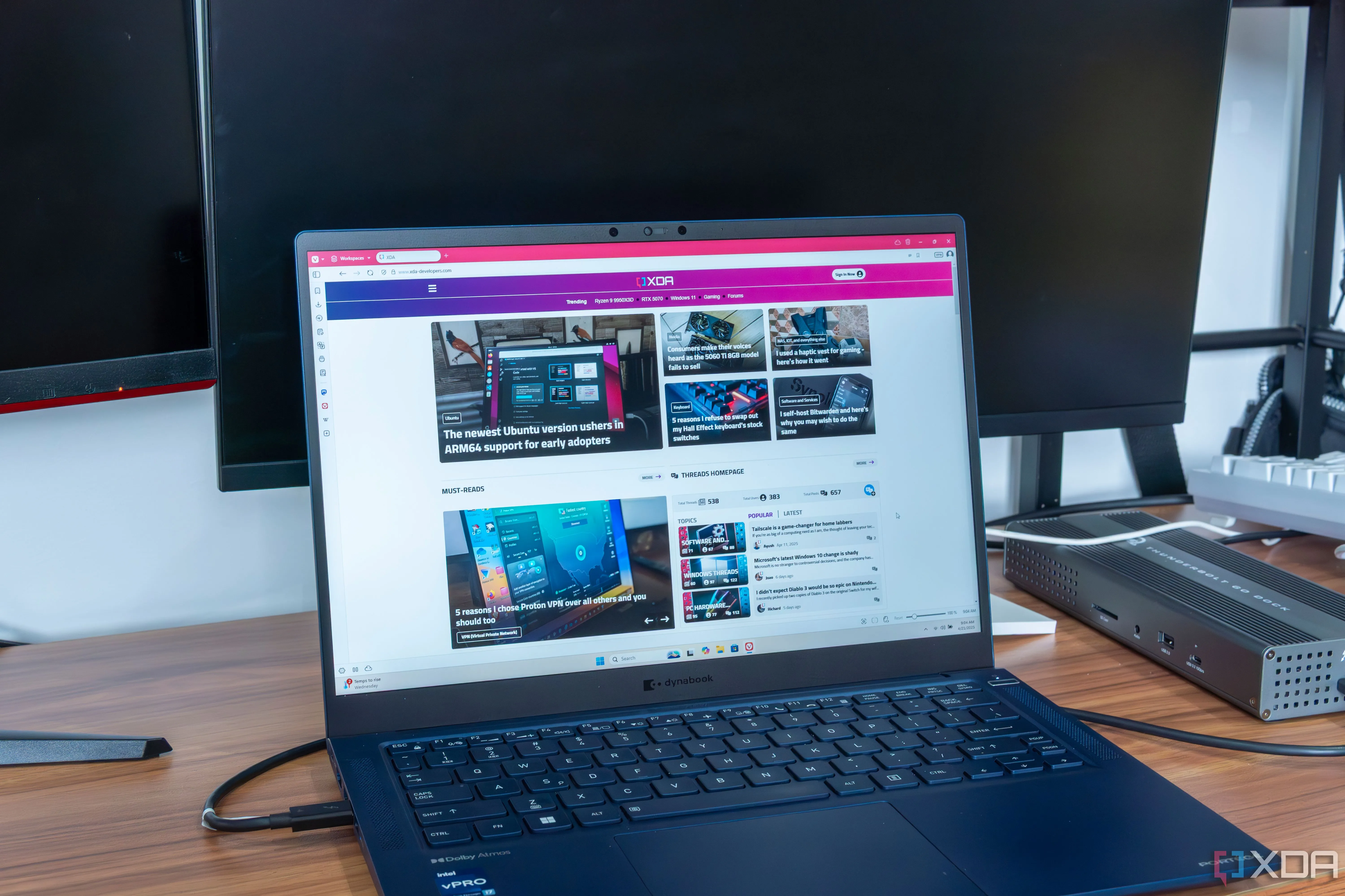 Giao diện File Explorer trên Windows 11 với ổ đĩa định dạng ReFS