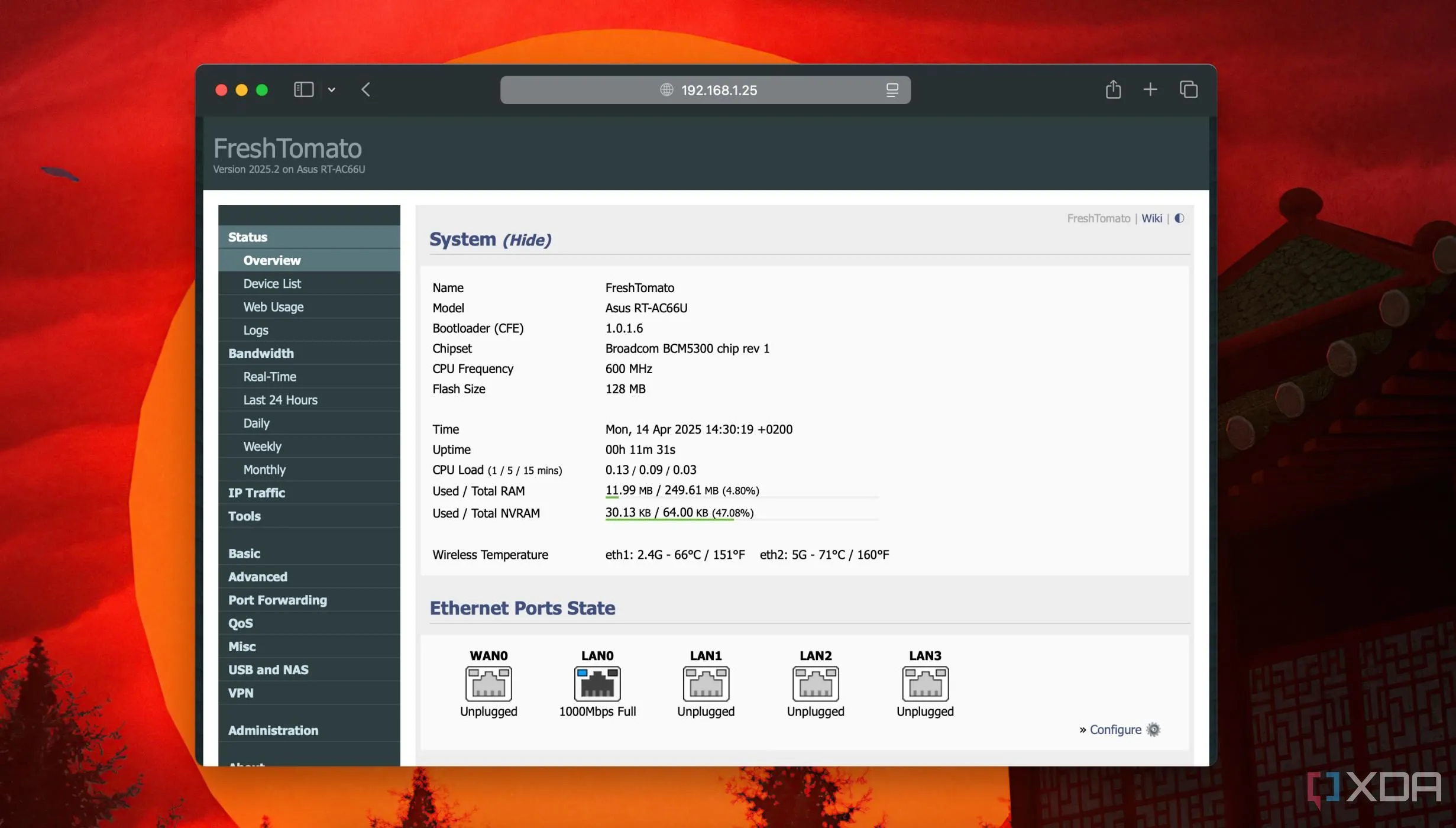 Giao diện firmware tùy chỉnh FreshTomato trên bộ định tuyến ASUS RT-AC66U, nhấn mạnh tầm quan trọng của việc cập nhật firmware để bảo mật mạng.
