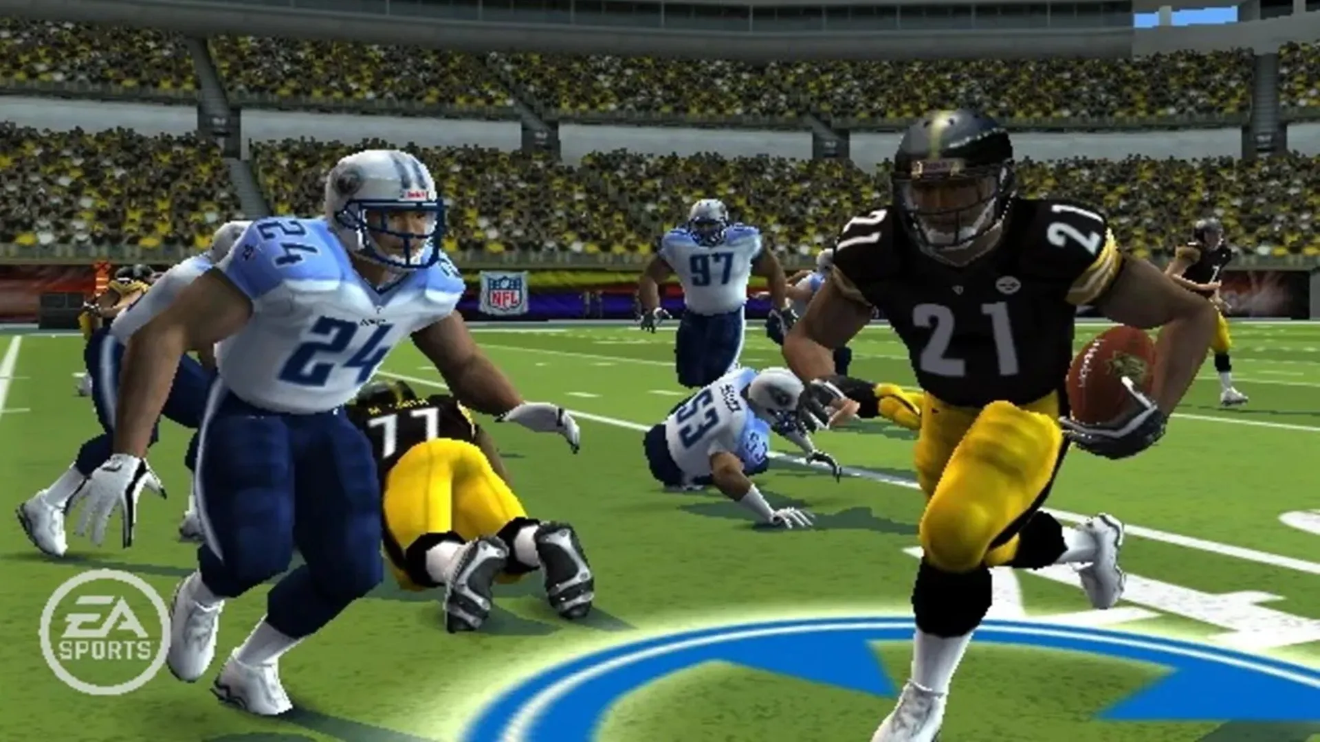 Giao diện gameplay của Madden 09 với phiên bản đặc biệt ủng hộ phòng chống ung thư vú