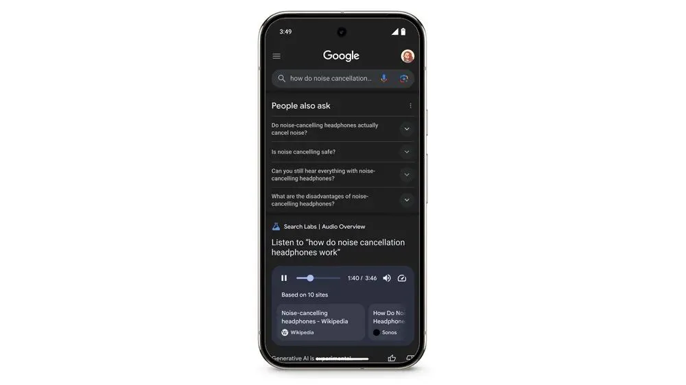 Giao diện Google Search hiển thị tính năng Audio Overviews với biểu tượng loa và nút Play, minh họa tóm tắt bằng giọng nói cho kết quả tìm kiếm
