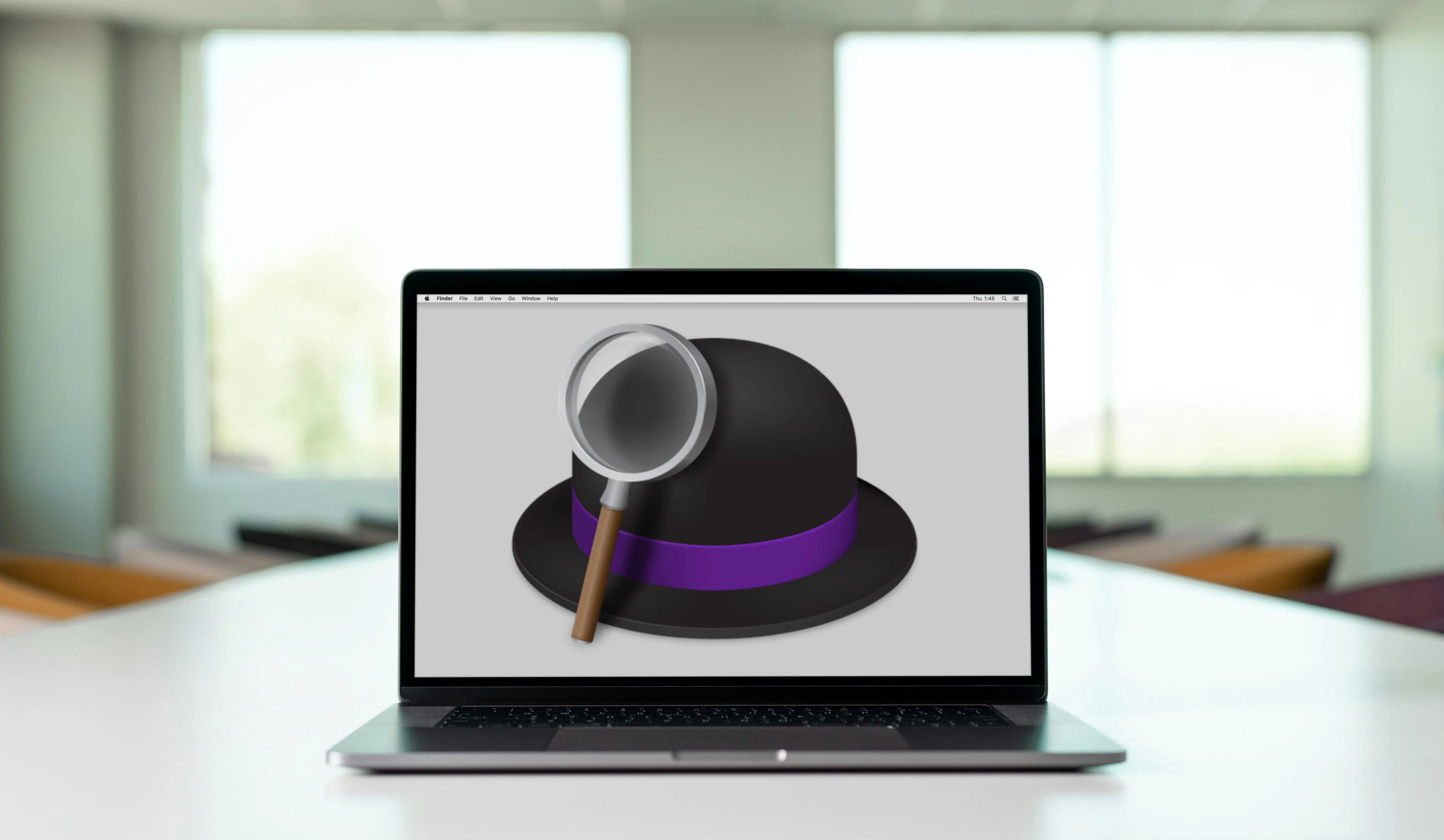 Giao diện macOS với các biểu tượng ứng dụng và thanh công cụ, minh họa không gian làm việc hiệu quả trên Mac