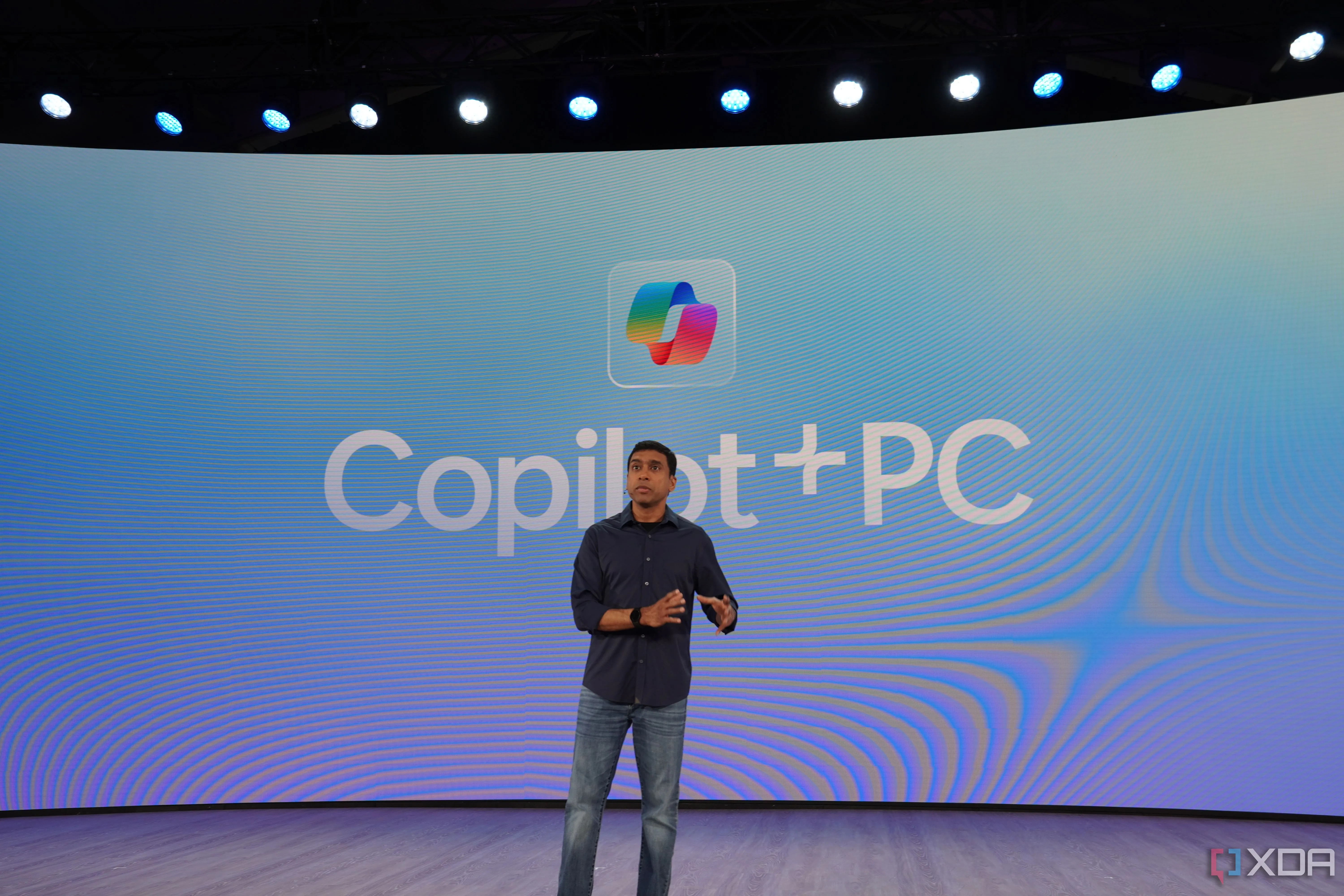 Giao diện Microsoft Copilot với các tính năng AI tổng quan