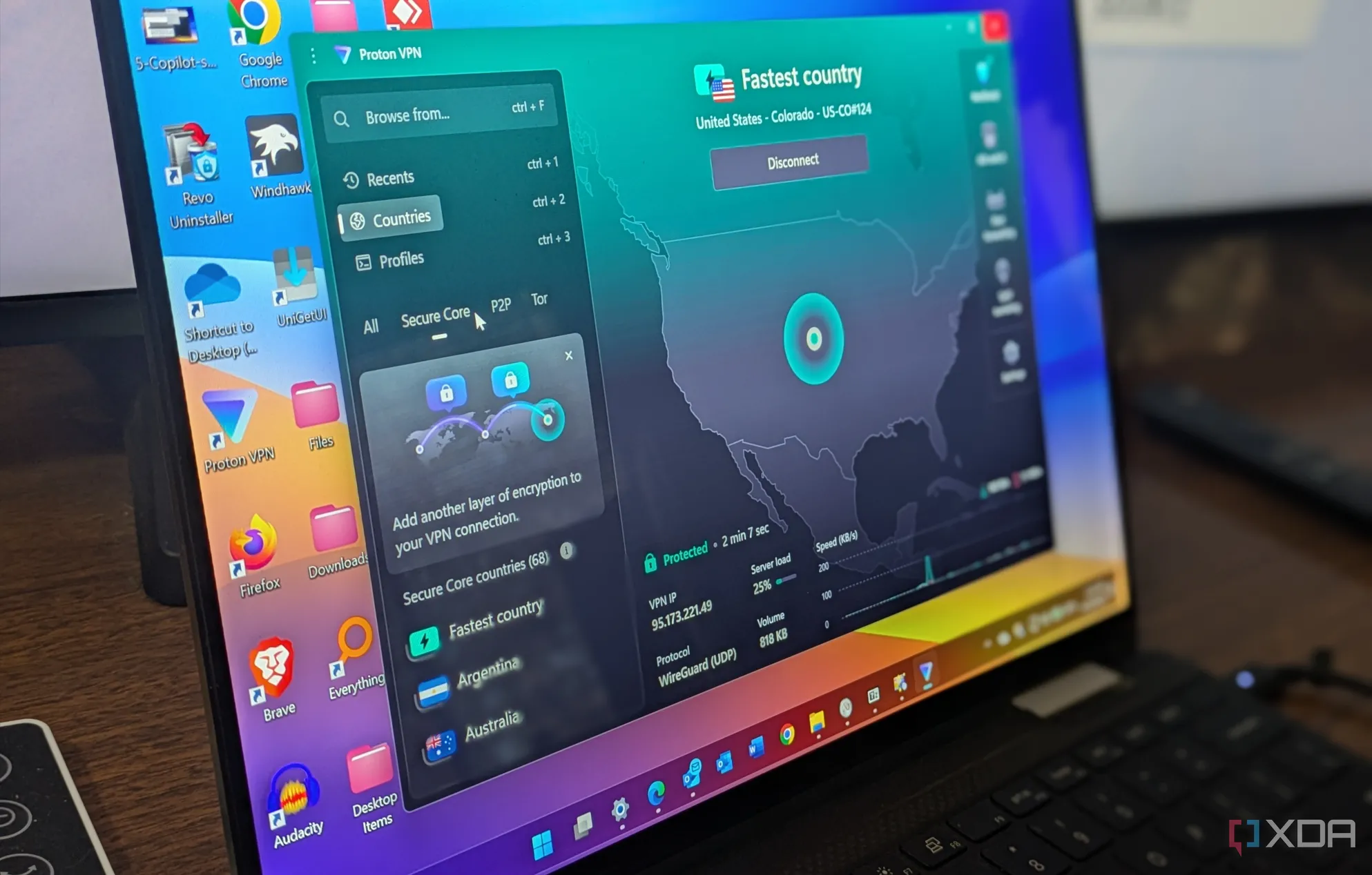 Giao diện Proton VPN đang hoạt động trên máy tính xách tay Windows, minh họa khả năng bảo mật kết nối internet.