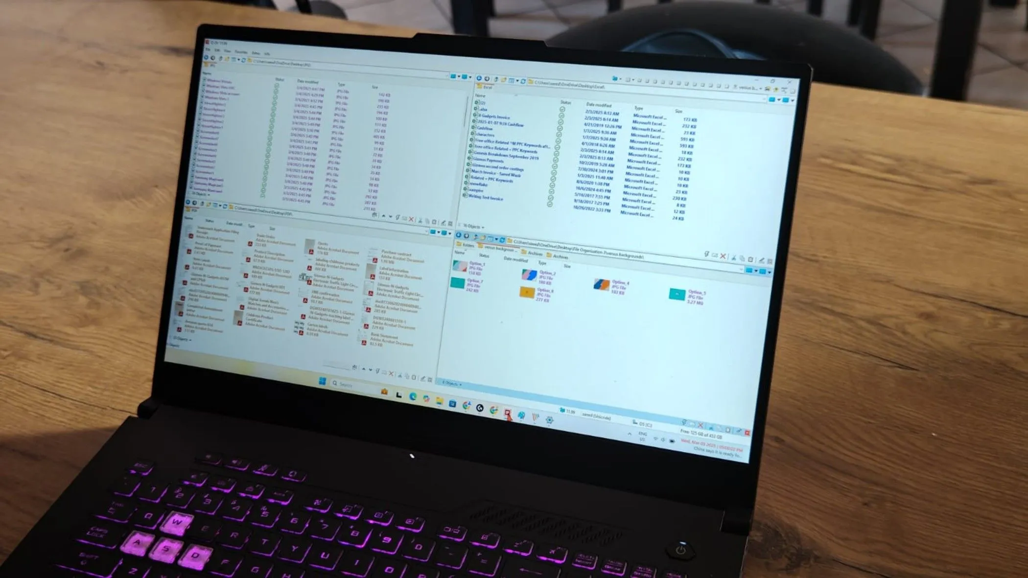 Giao diện Q-Dir với nhiều khung hiển thị, một lựa chọn thay thế cho File Explorer, gợi ý về tính năng đồng bộ hóa của Directory Opus.