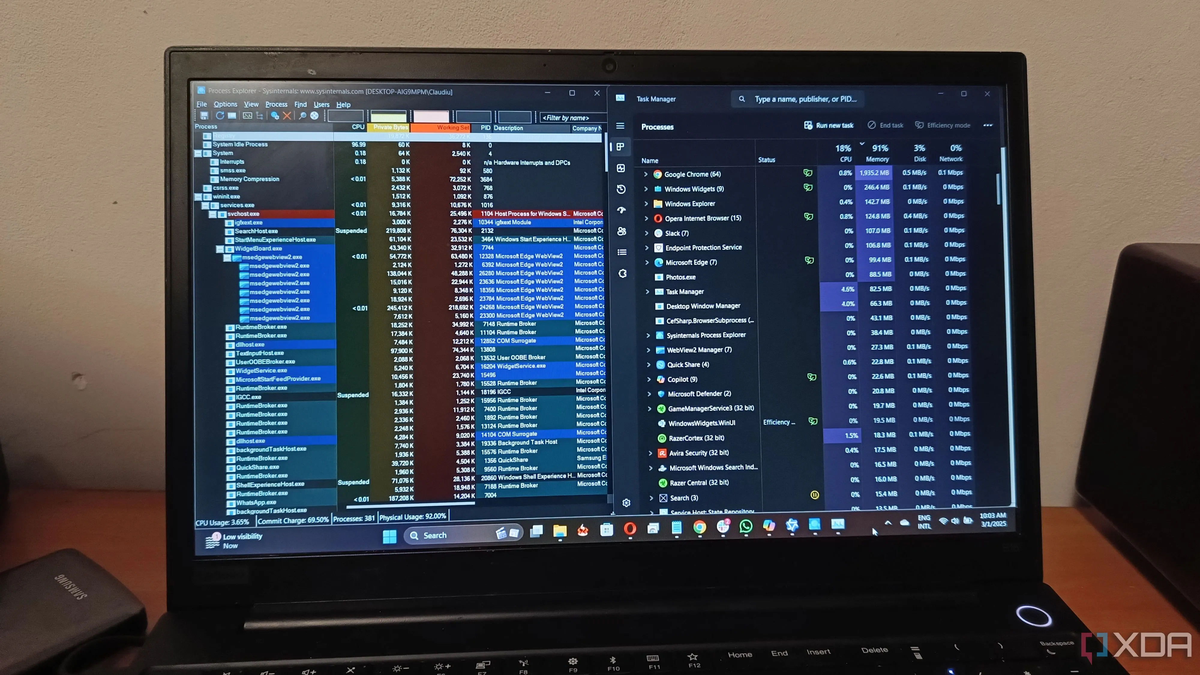 Giao diện so sánh Process Explorer và Task Manager trên Windows 11
