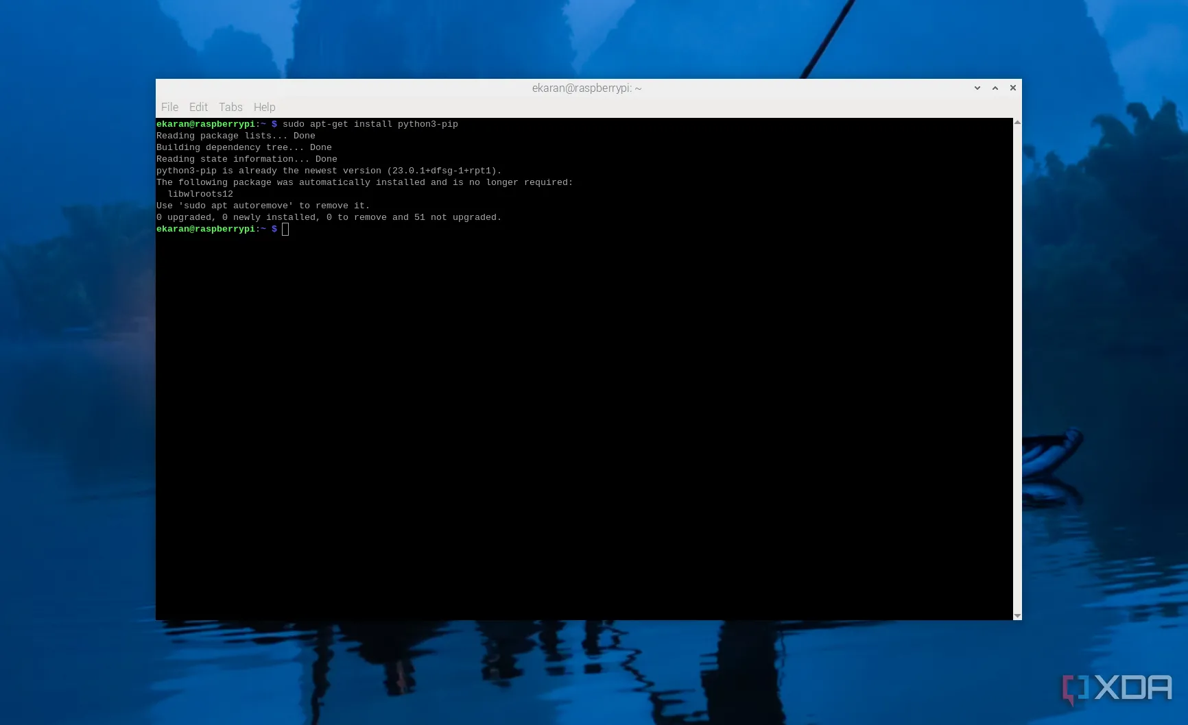 Giao diện Terminal trên Raspberry Pi 5 hiển thị lệnh cài đặt Python 3 Pip