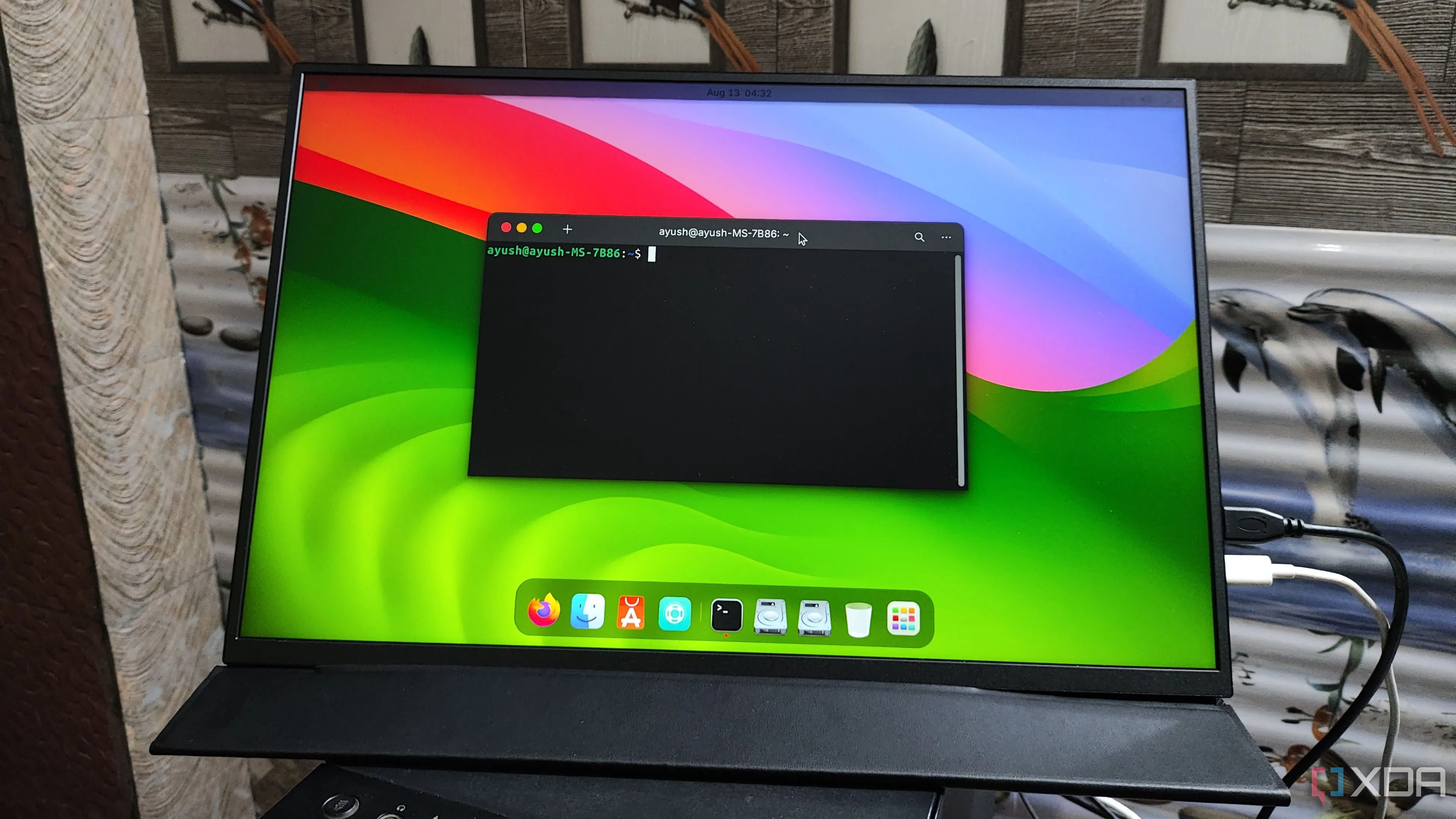 Giao diện Ubuntu 24.04 được tùy chỉnh trông giống macOS Sonoma, minh họa môi trường Unix-like thân thiện với nhà phát triển