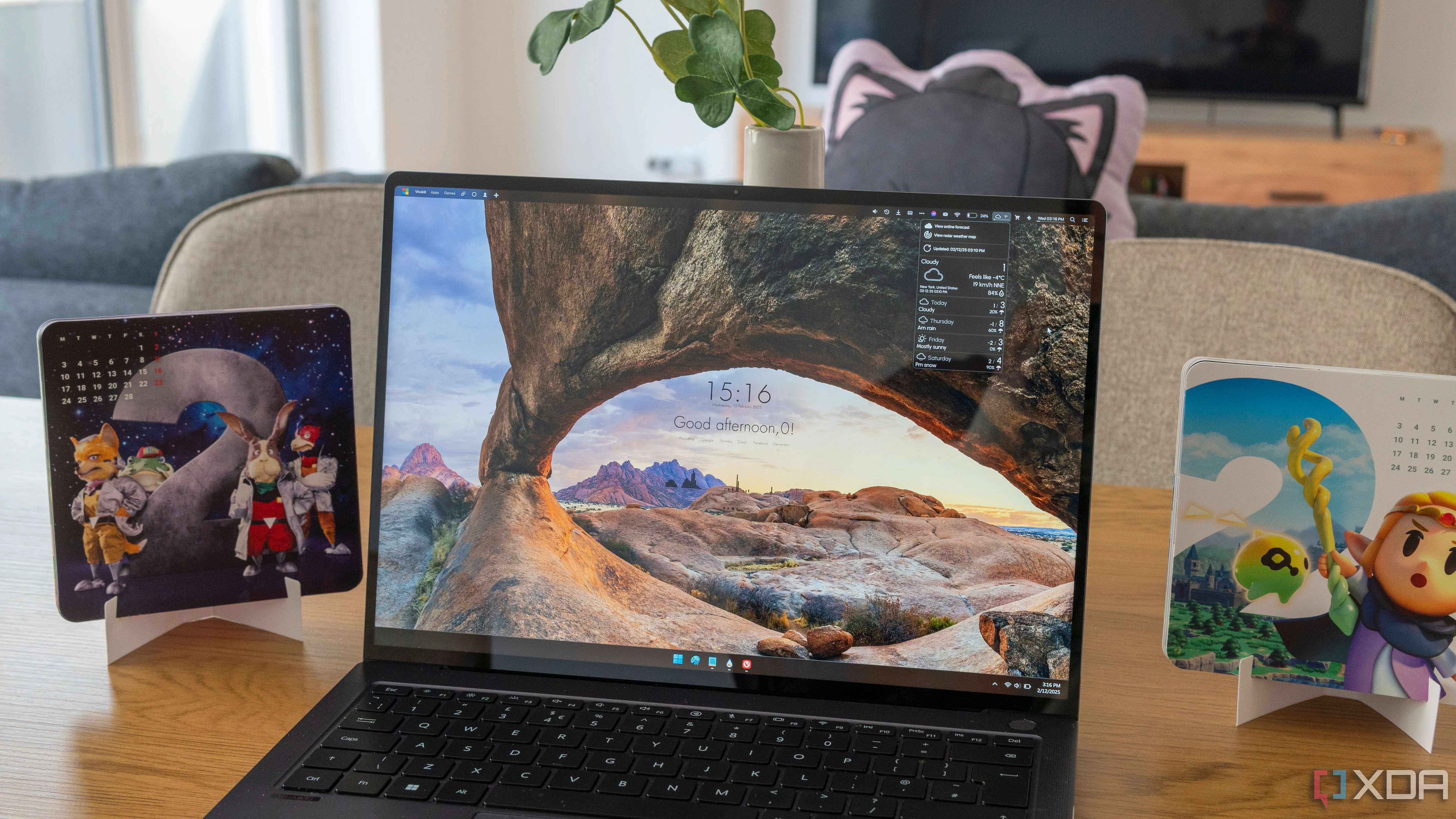 Giao diện Windows 11 được tùy biến với các skin Rainmeter độc đáo
