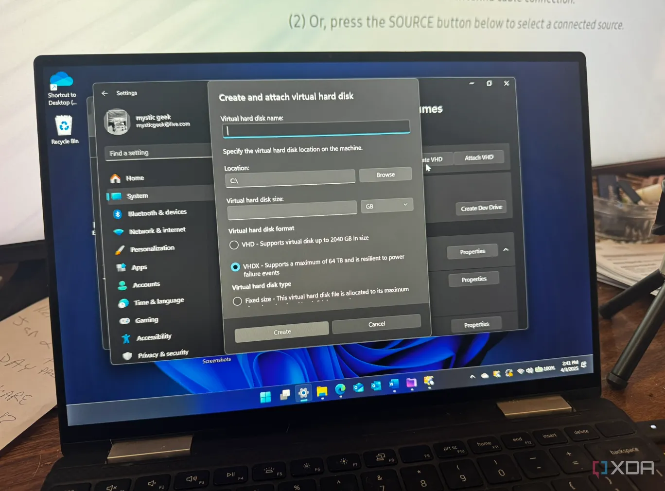 Giao diện Windows 11 trên laptop minh họa các cài đặt bảo mật tiên tiến
