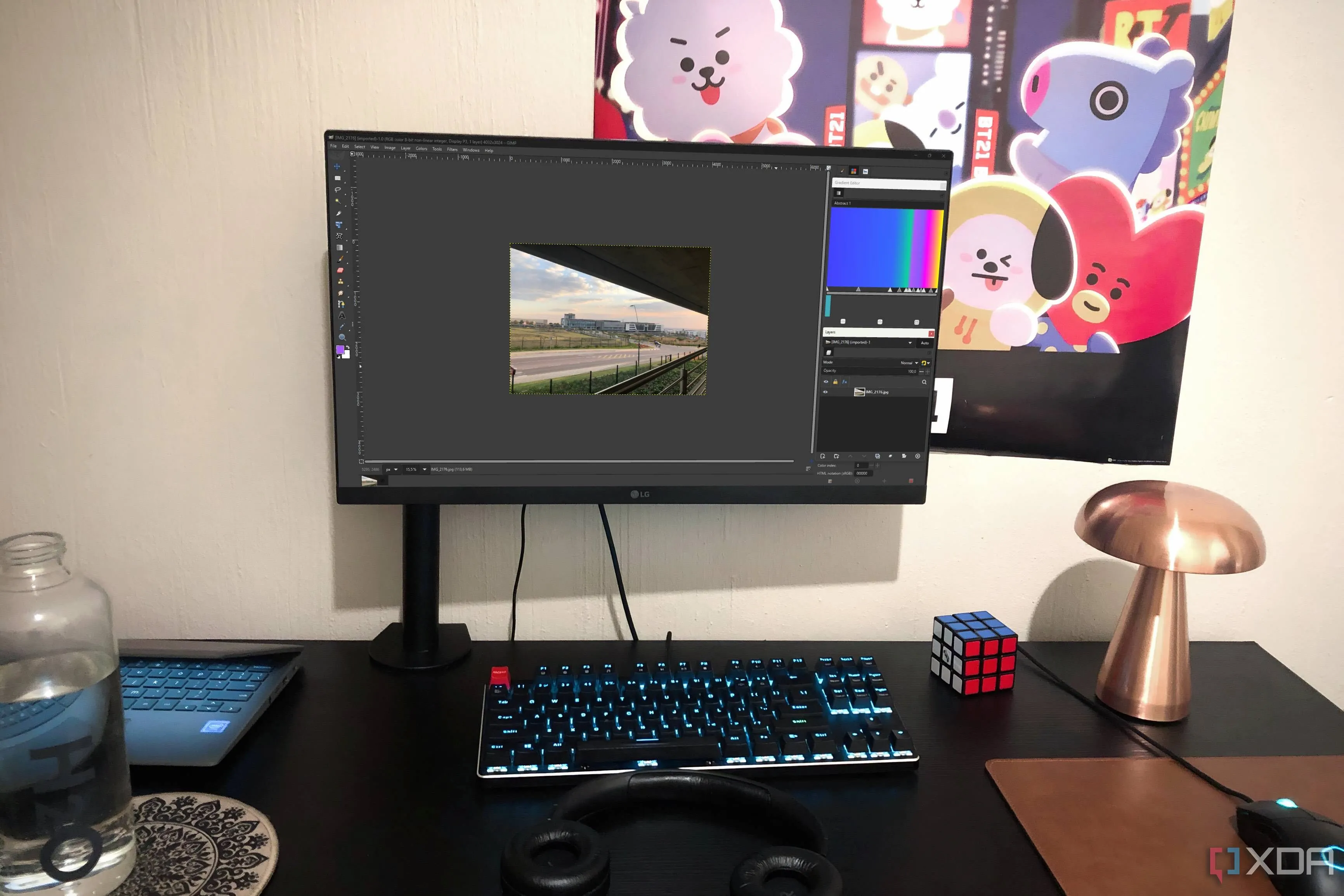 GIMP với các tùy chỉnh bố cục, minh họa sự linh hoạt của công cụ Đường dẫn trong việc tạo hình