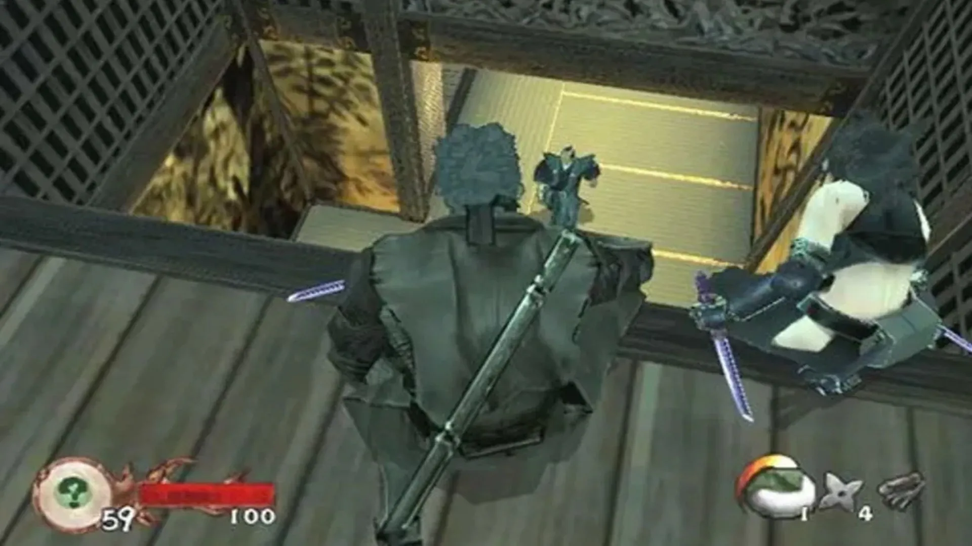 Hai sát thủ ninja ẩn nấp phía trên kẻ địch, minh họa lối chơi lén lút đặc trưng của Tenchu: Wrath of Heaven.