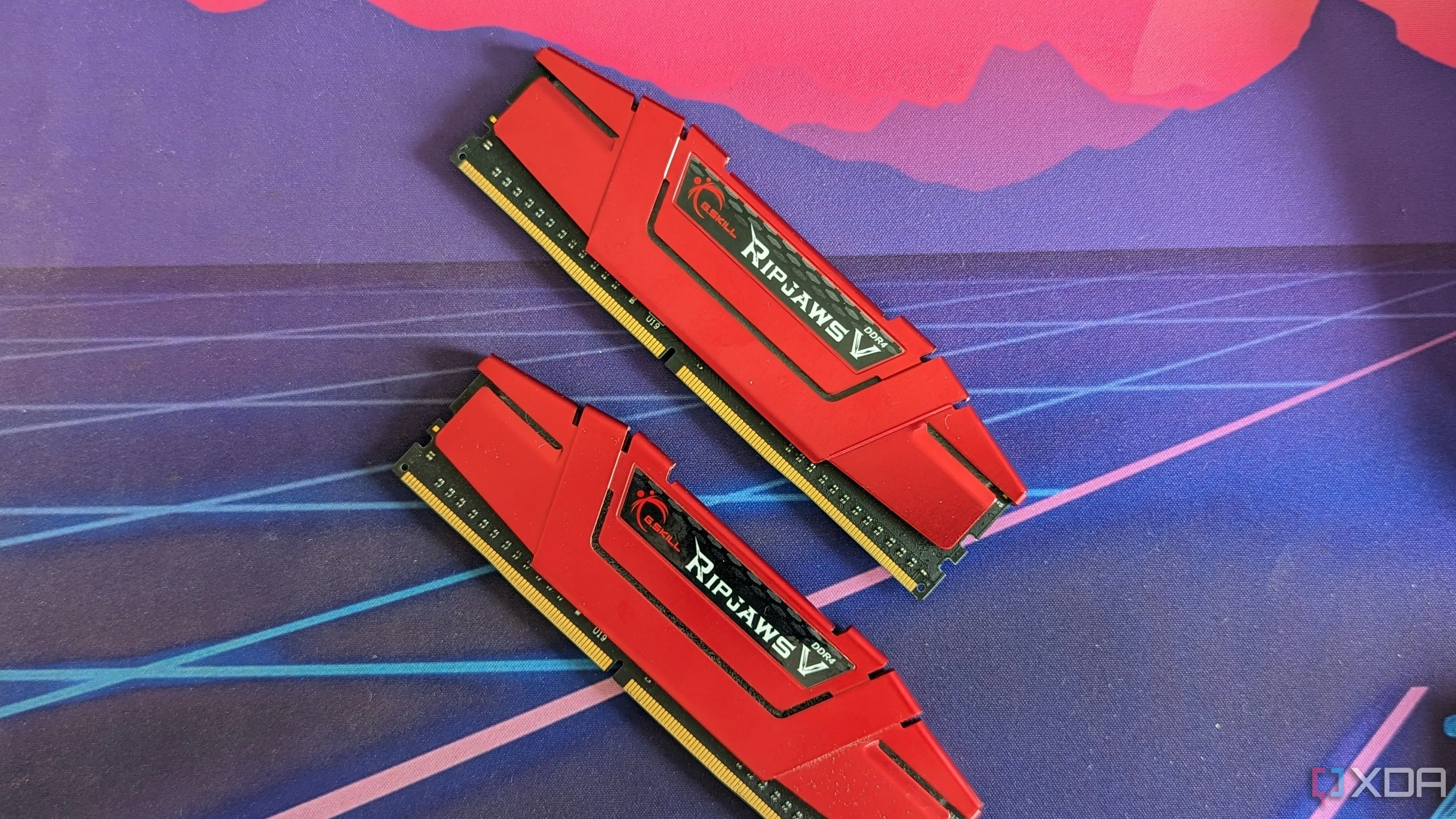 Hai thanh RAM DDR4 G.Skill Ripjaws màu đỏ vẫn là lựa chọn đáng tin cậy và tiết kiệm chi phí cho nhiều người dùng PC