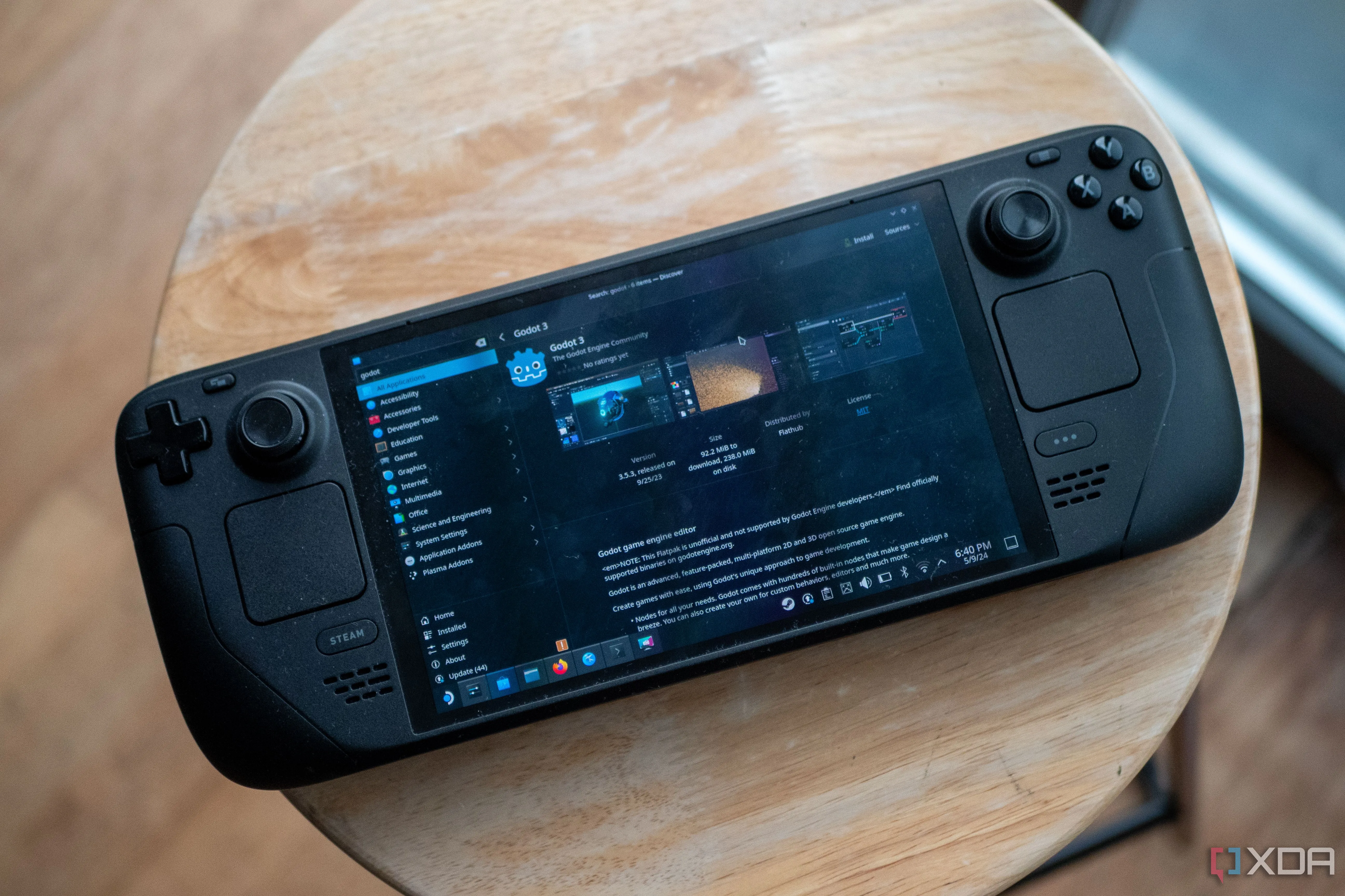 Hệ điều hành SteamOS của Valve được cài đặt trên thiết bị chơi game Steam Deck