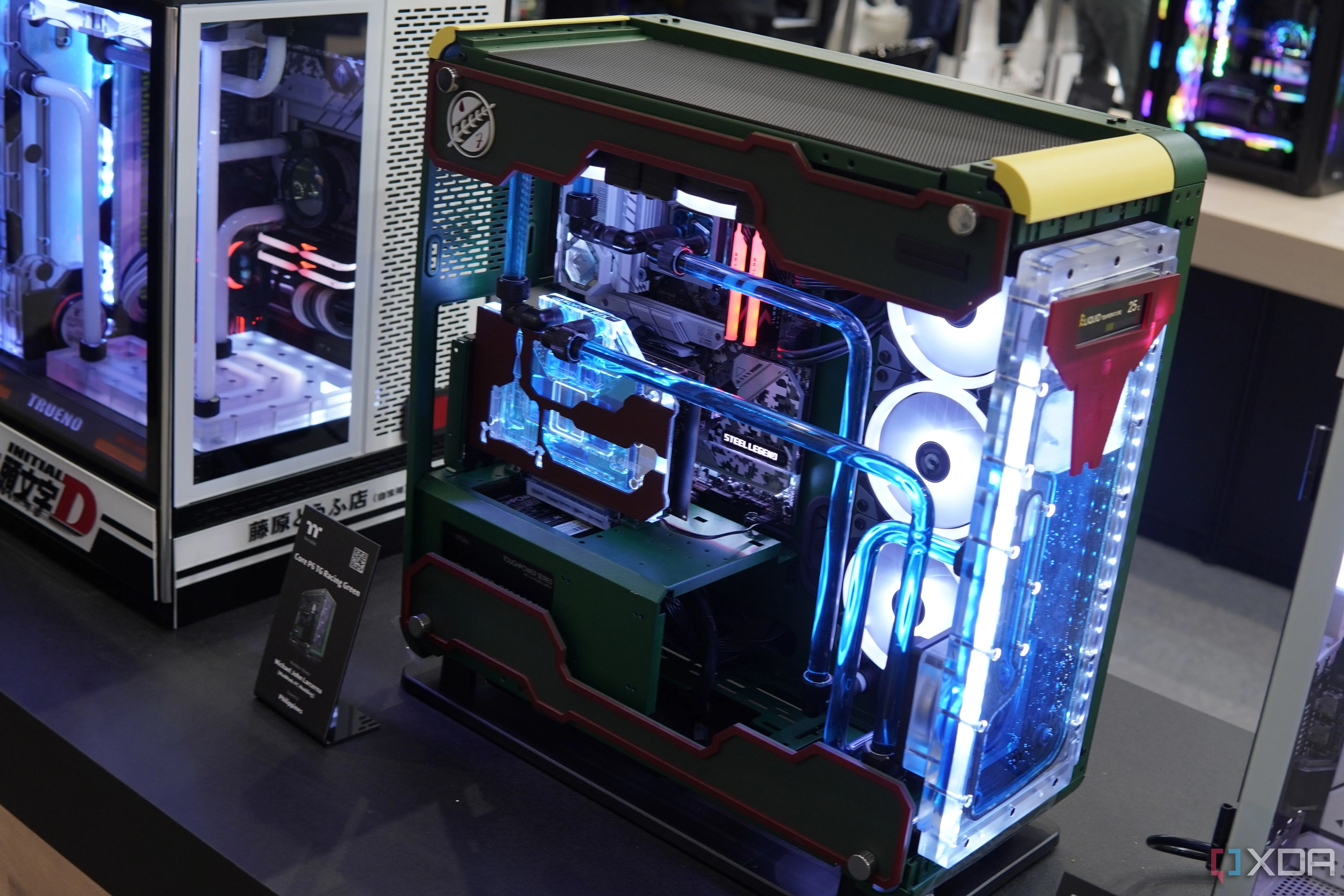 Hệ thống PC tùy chỉnh với tản nhiệt nước custom loop, minh họa vẻ đẹp và sự phức tạp của việc lắp đặt.